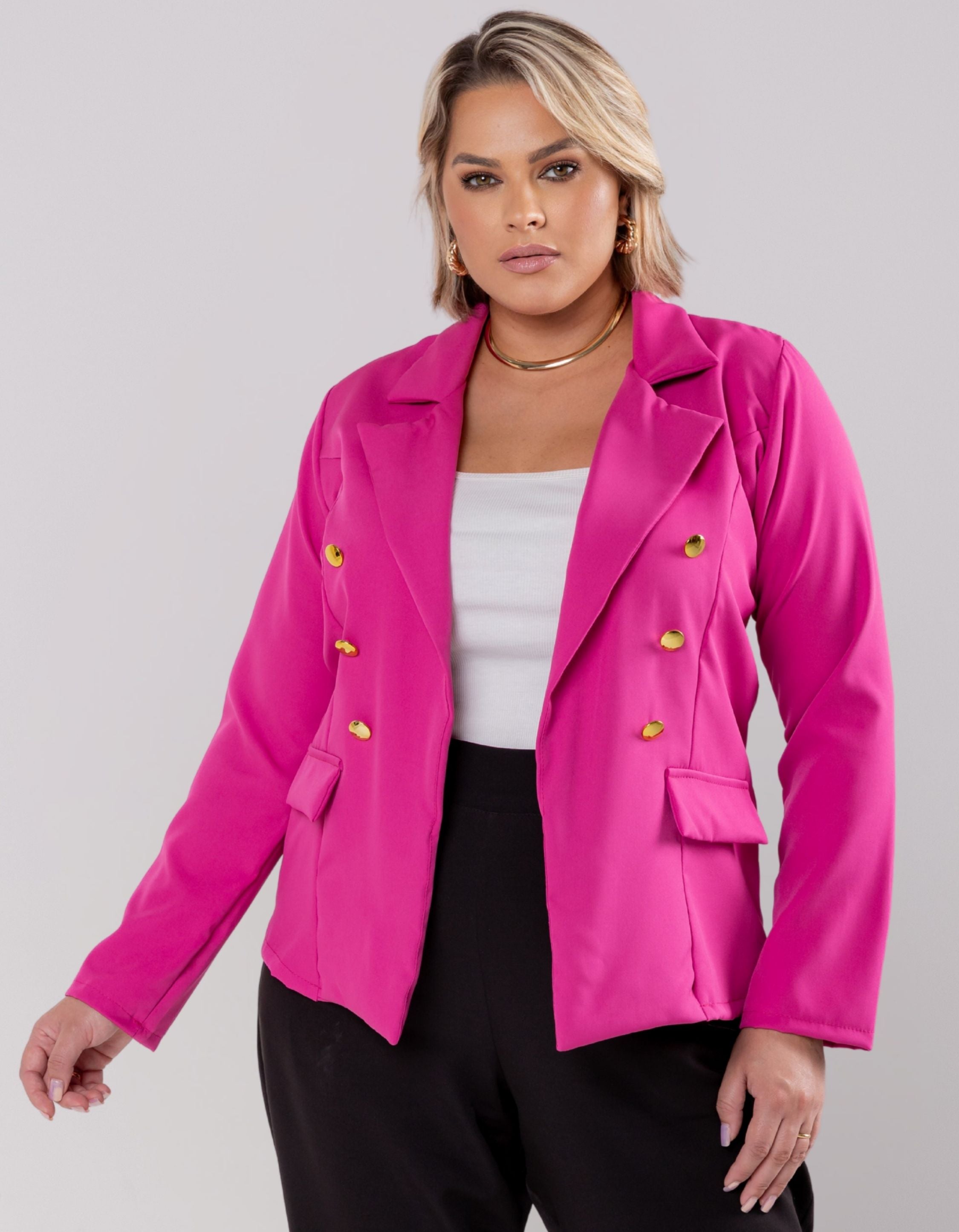 Blazer Plus Size Em Alfaiataria Com Botões