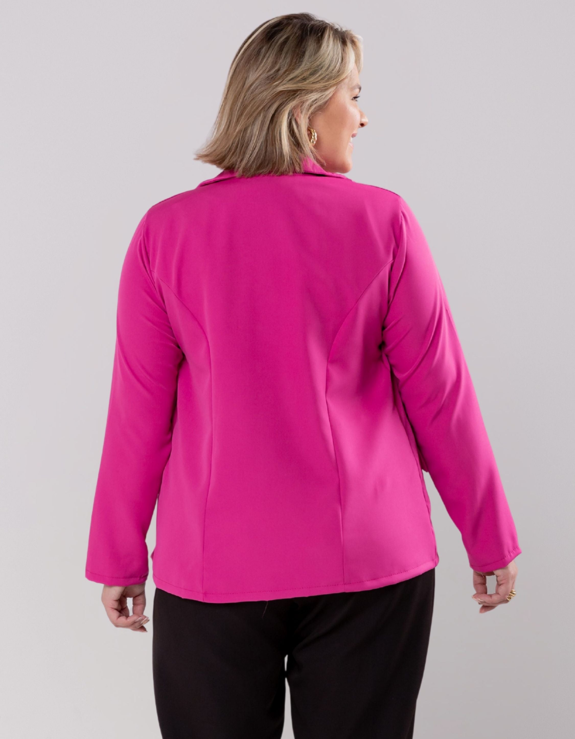 Blazer Plus Size Em Alfaiataria Com Botões