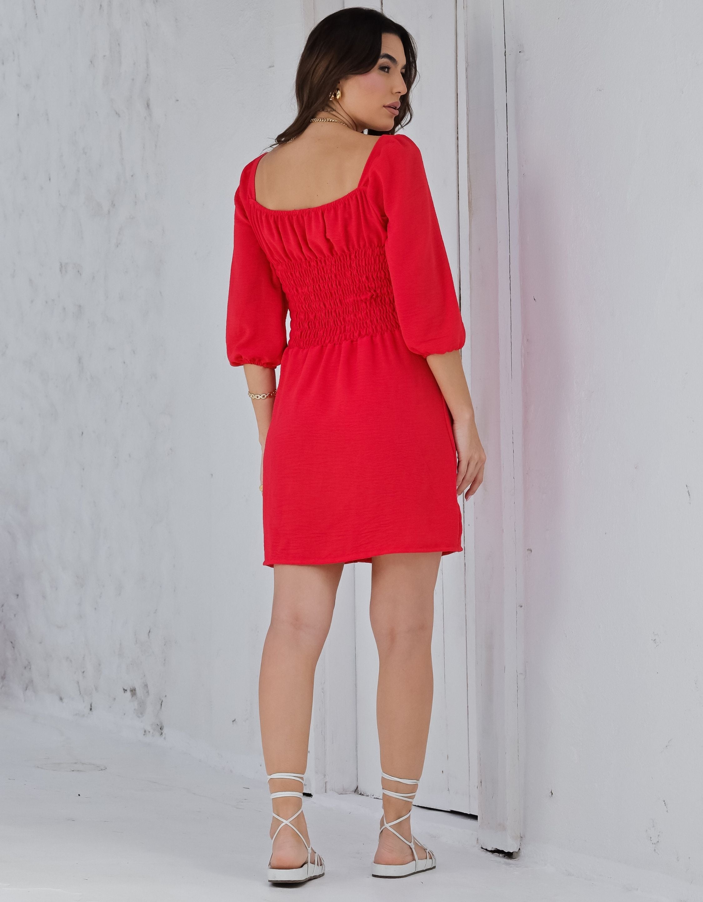 Vestido Curto em Crepe com Mangas 3/4