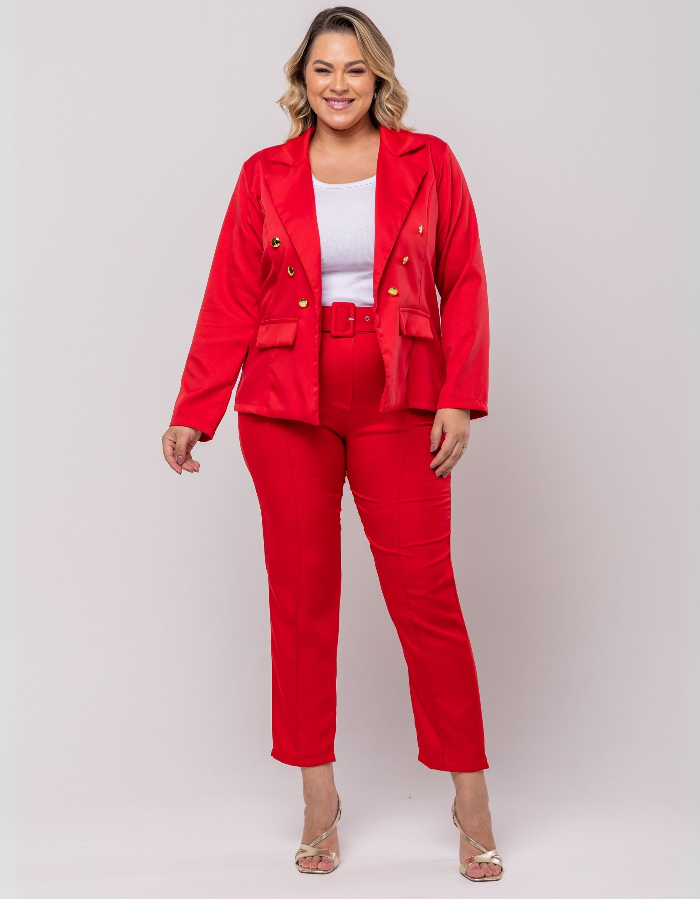 Blazer Plus Size Em Alfaiataria Com Botões