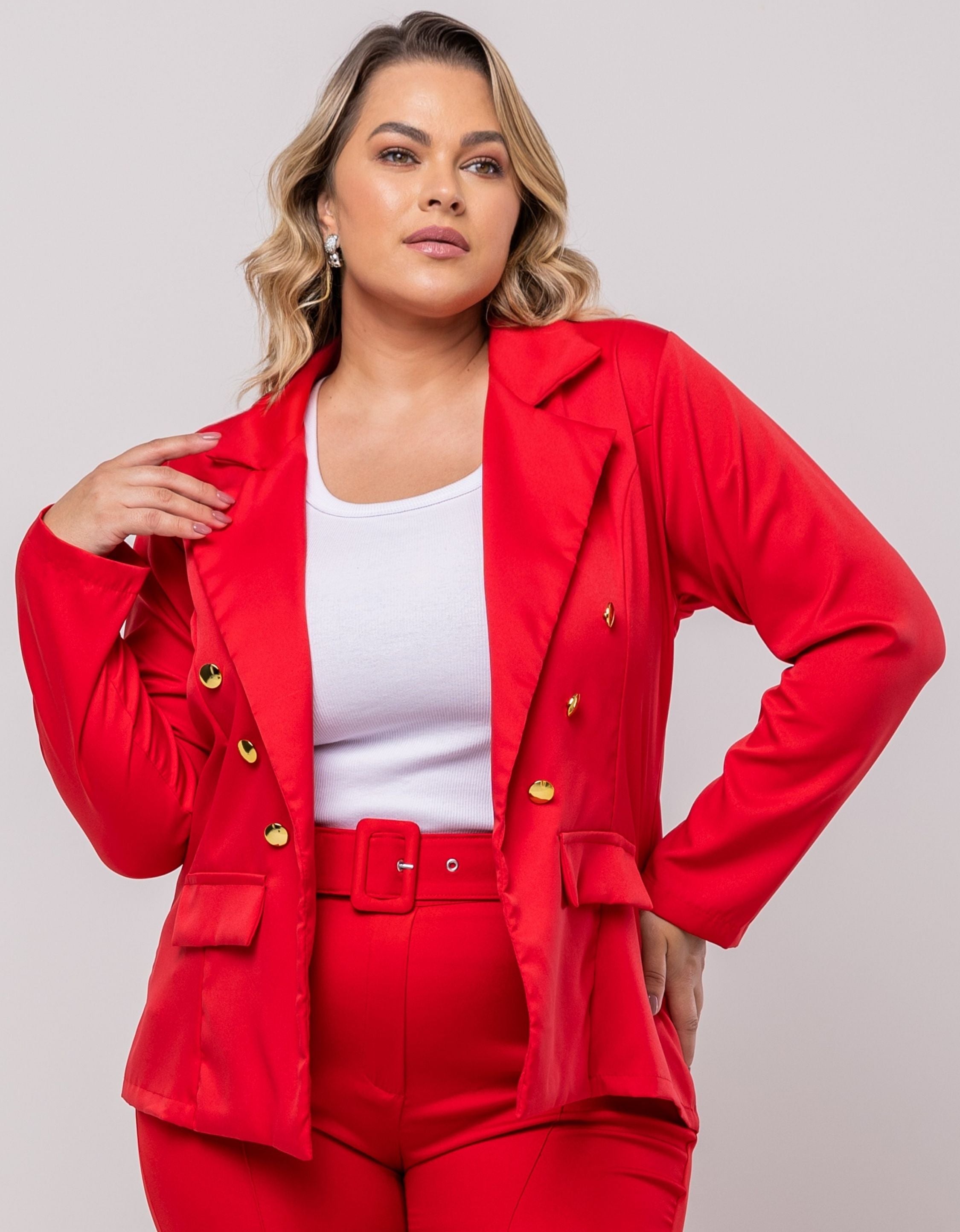 Blazer Plus Size Em Alfaiataria Com Botões