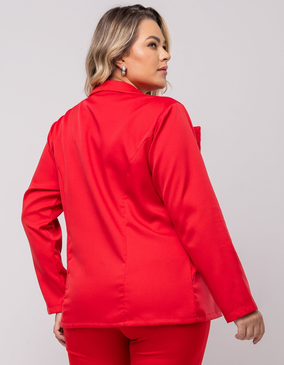 Blazer Plus Size Em Alfaiataria Com Botões