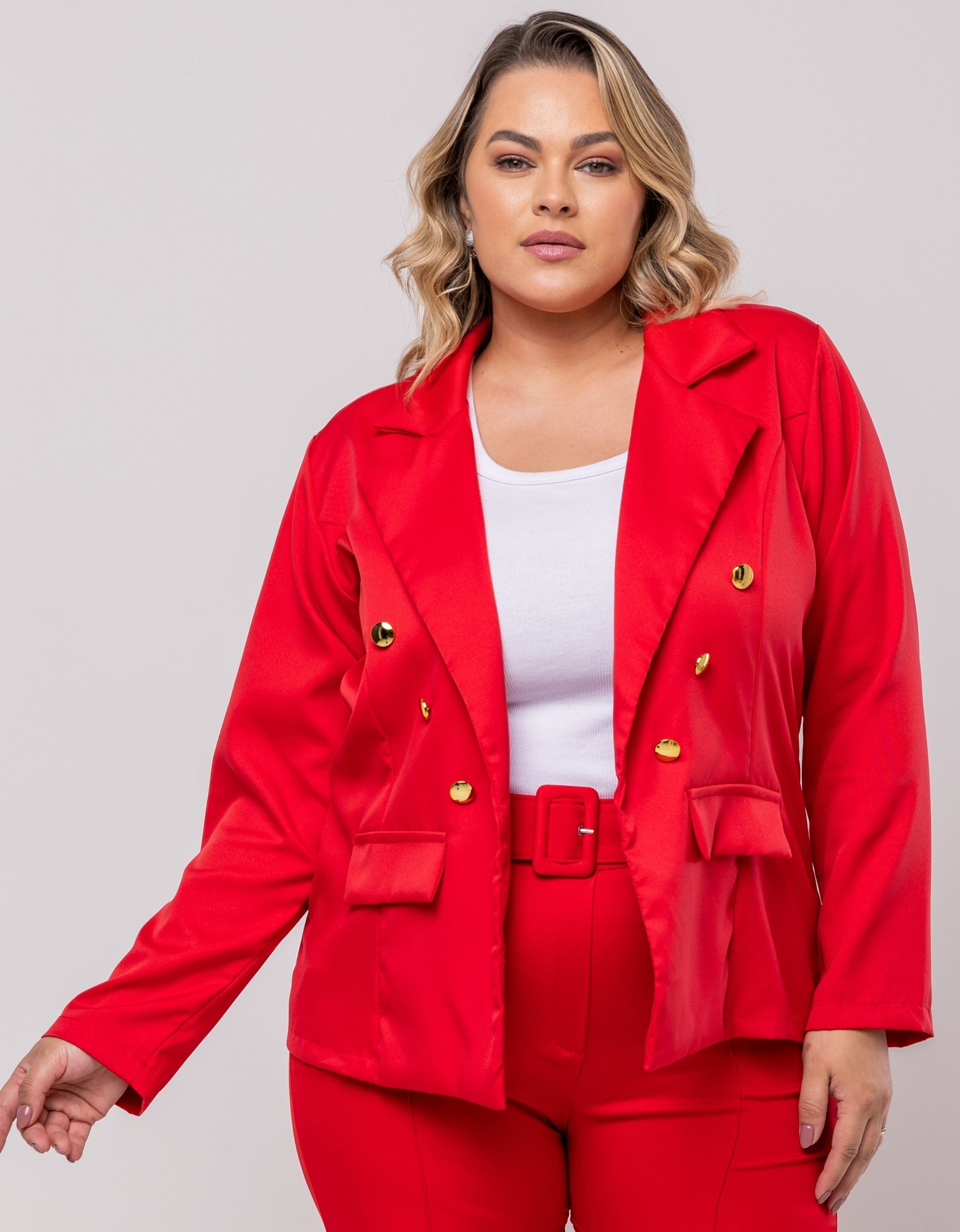 Blazer Plus Size Em Alfaiataria Com Botões