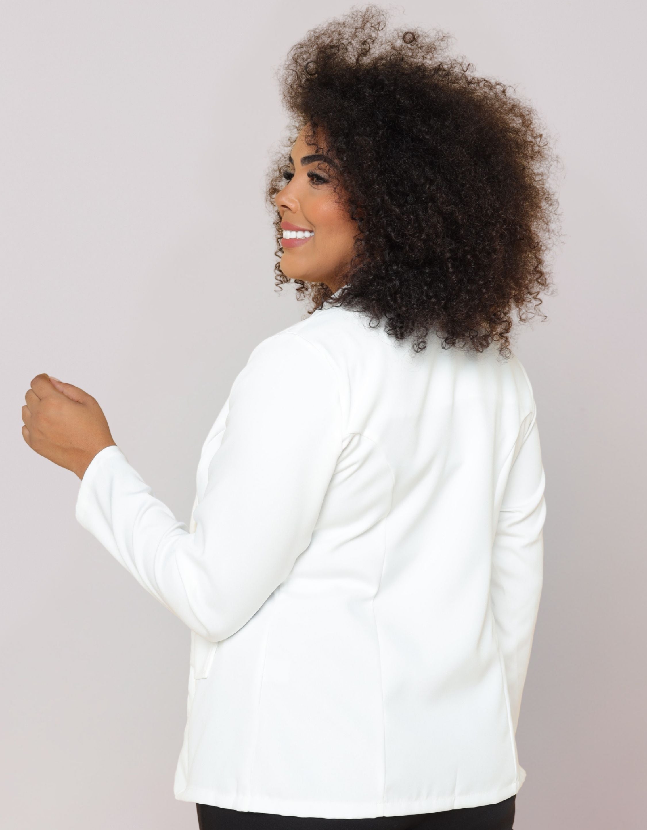 Blazer Plus Size Em Alfaiataria Com Botões