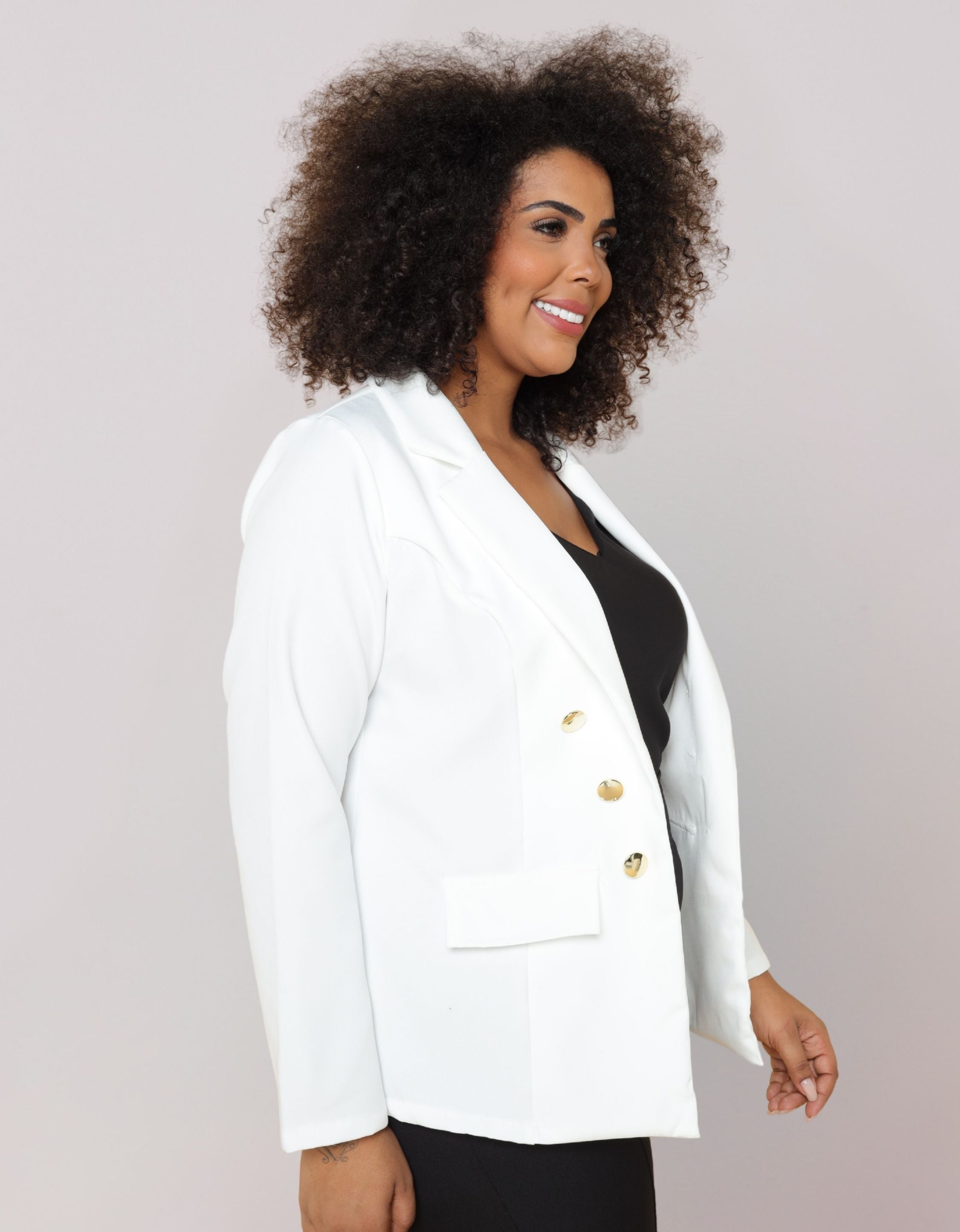 Blazer Plus Size Em Alfaiataria Com Botões