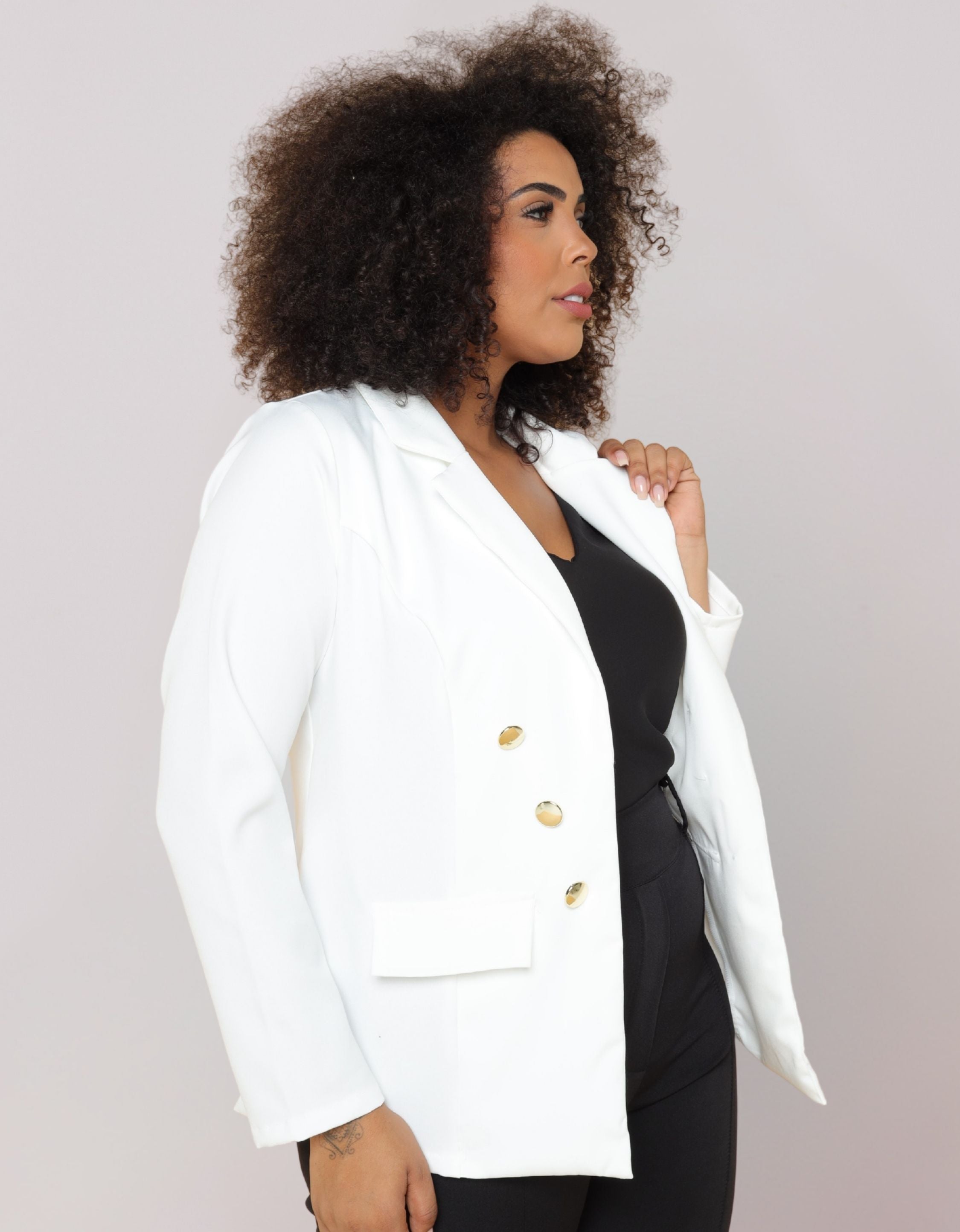 Blazer Plus Size Em Alfaiataria Com Botões