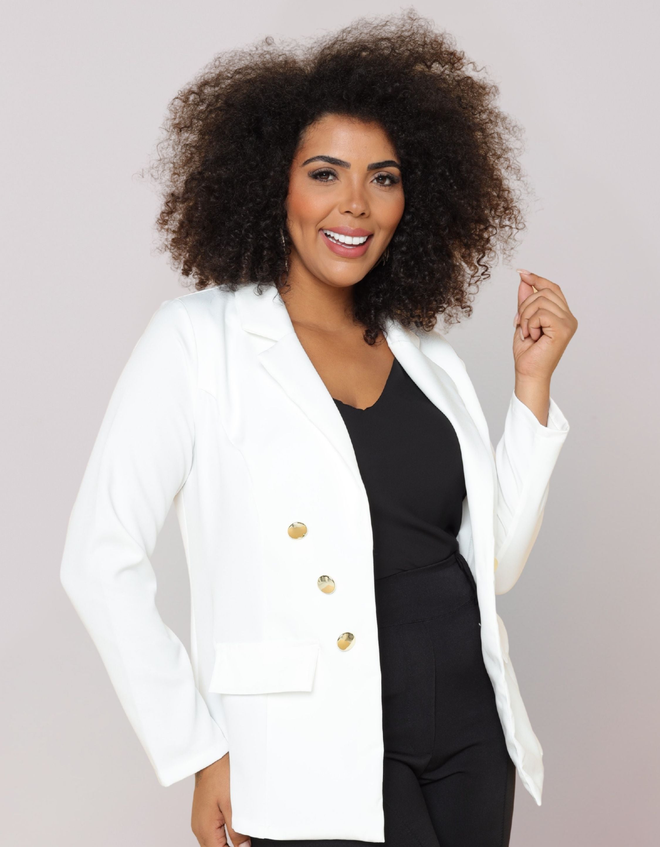 Blazer Plus Size Em Alfaiataria Com Botões