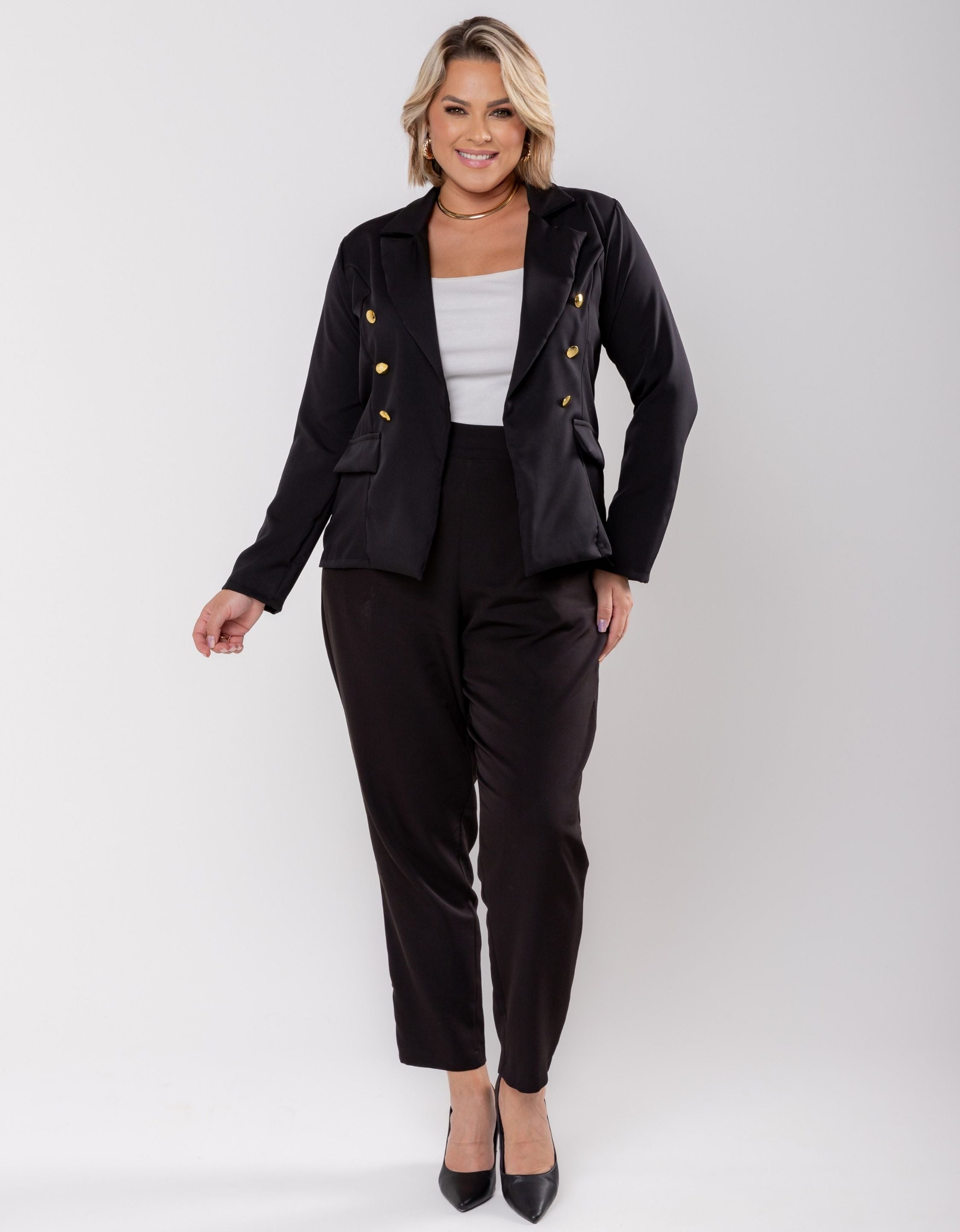 Blazer Plus Size Em Alfaiataria Com Botões