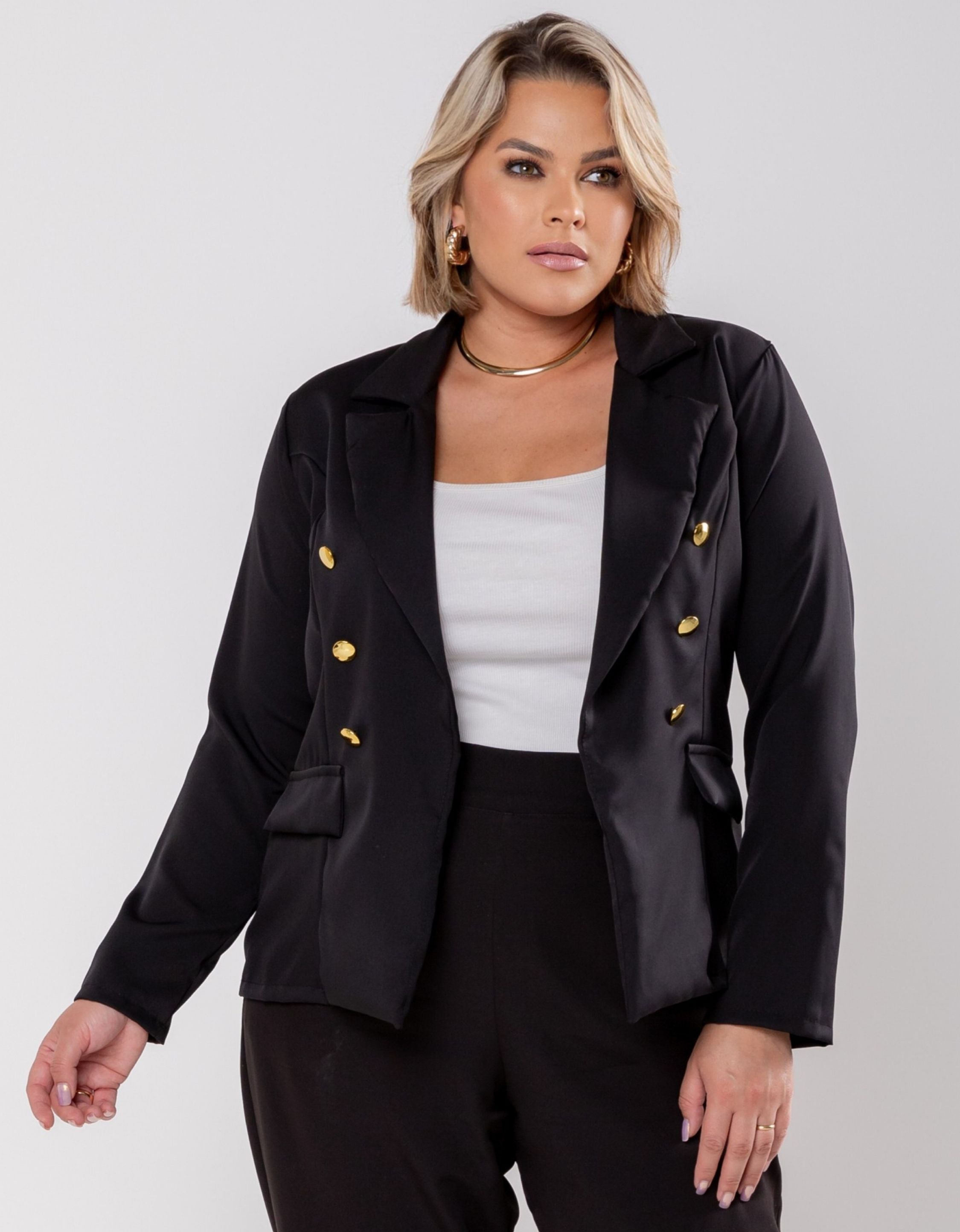 Blazer Plus Size Em Alfaiataria Com Botões