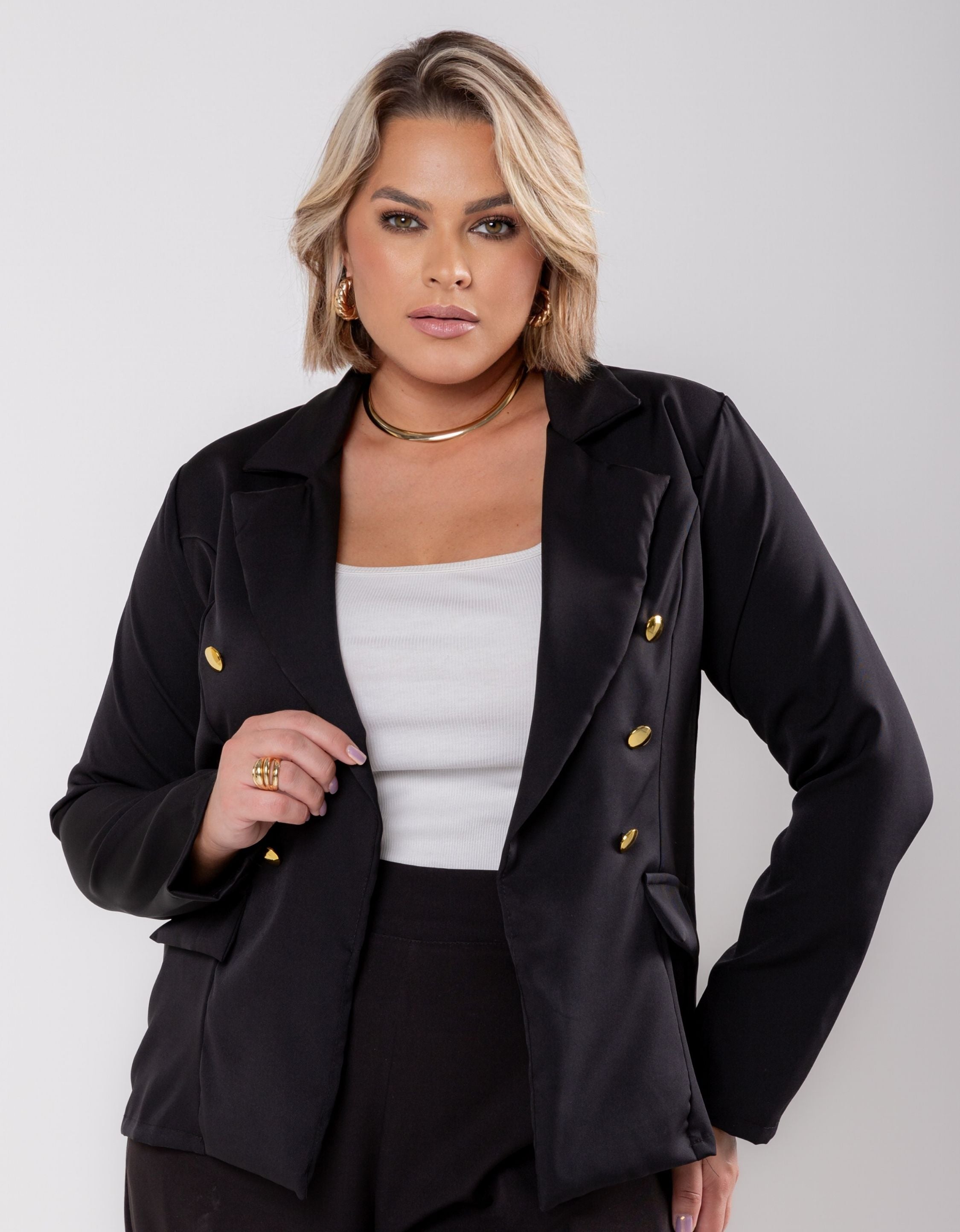 Blazer Plus Size Em Alfaiataria Com Botões