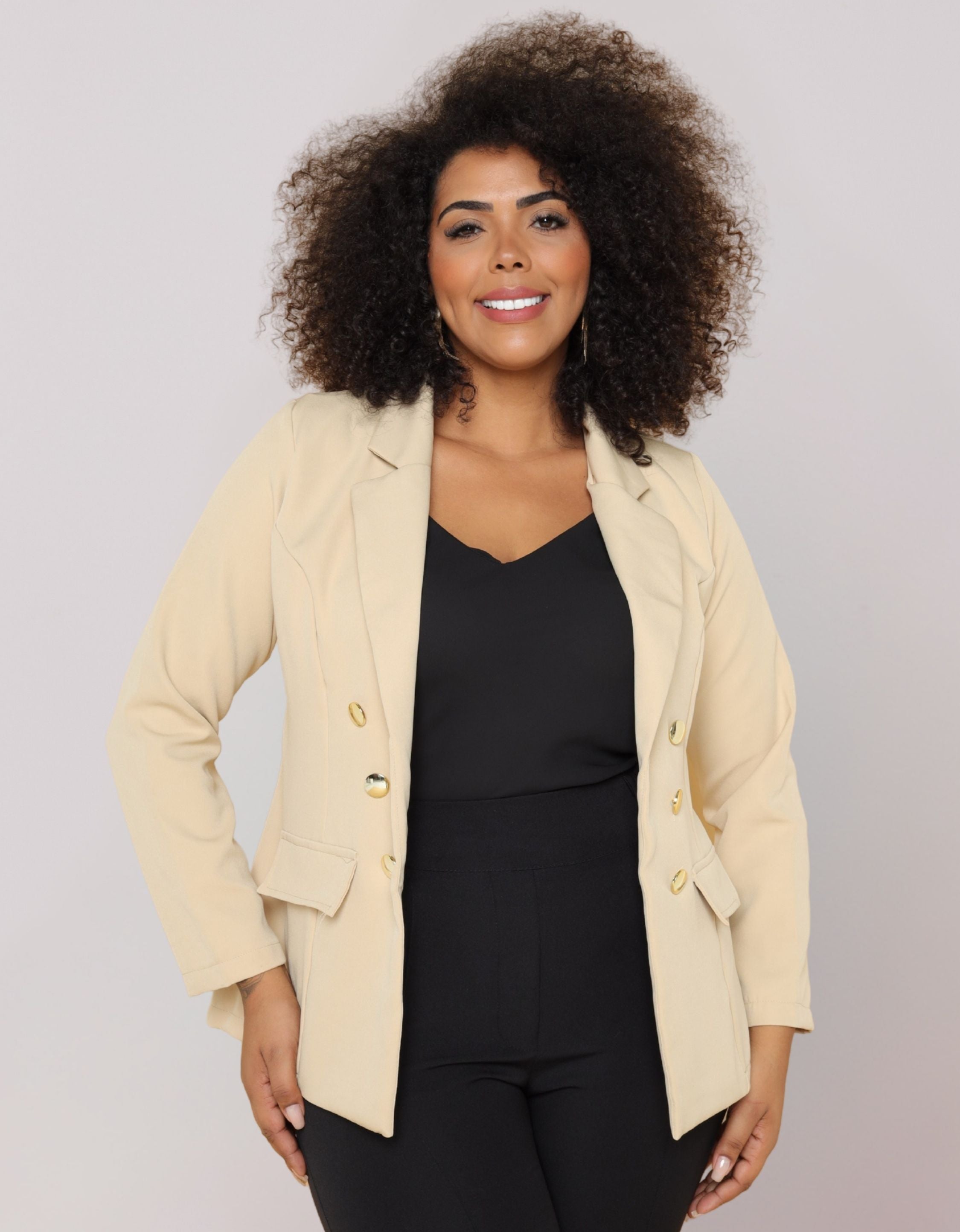 Blazer Plus Size Em Alfaiataria Com Botões