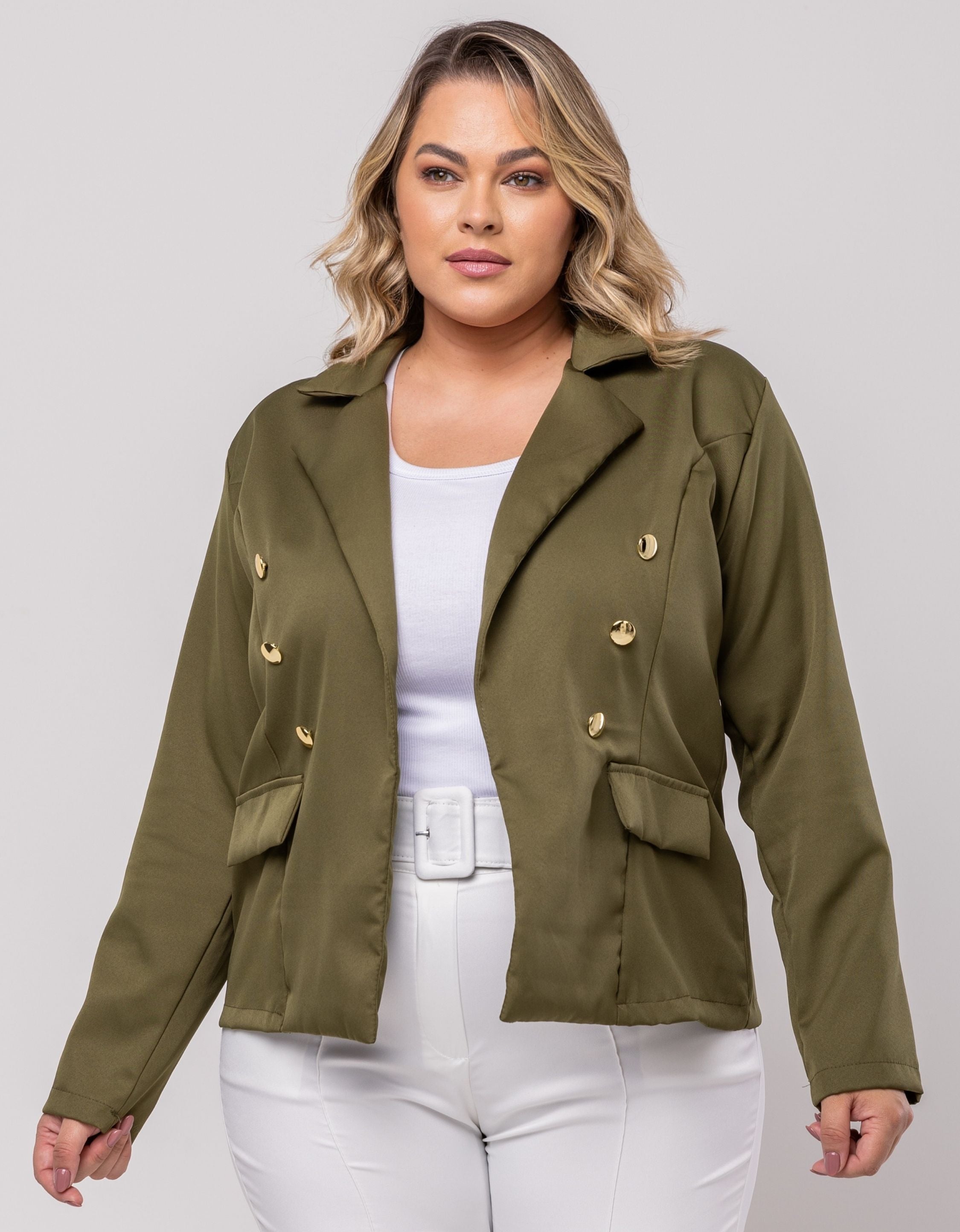 Blazer Plus Size Em Alfaiataria Com Botões