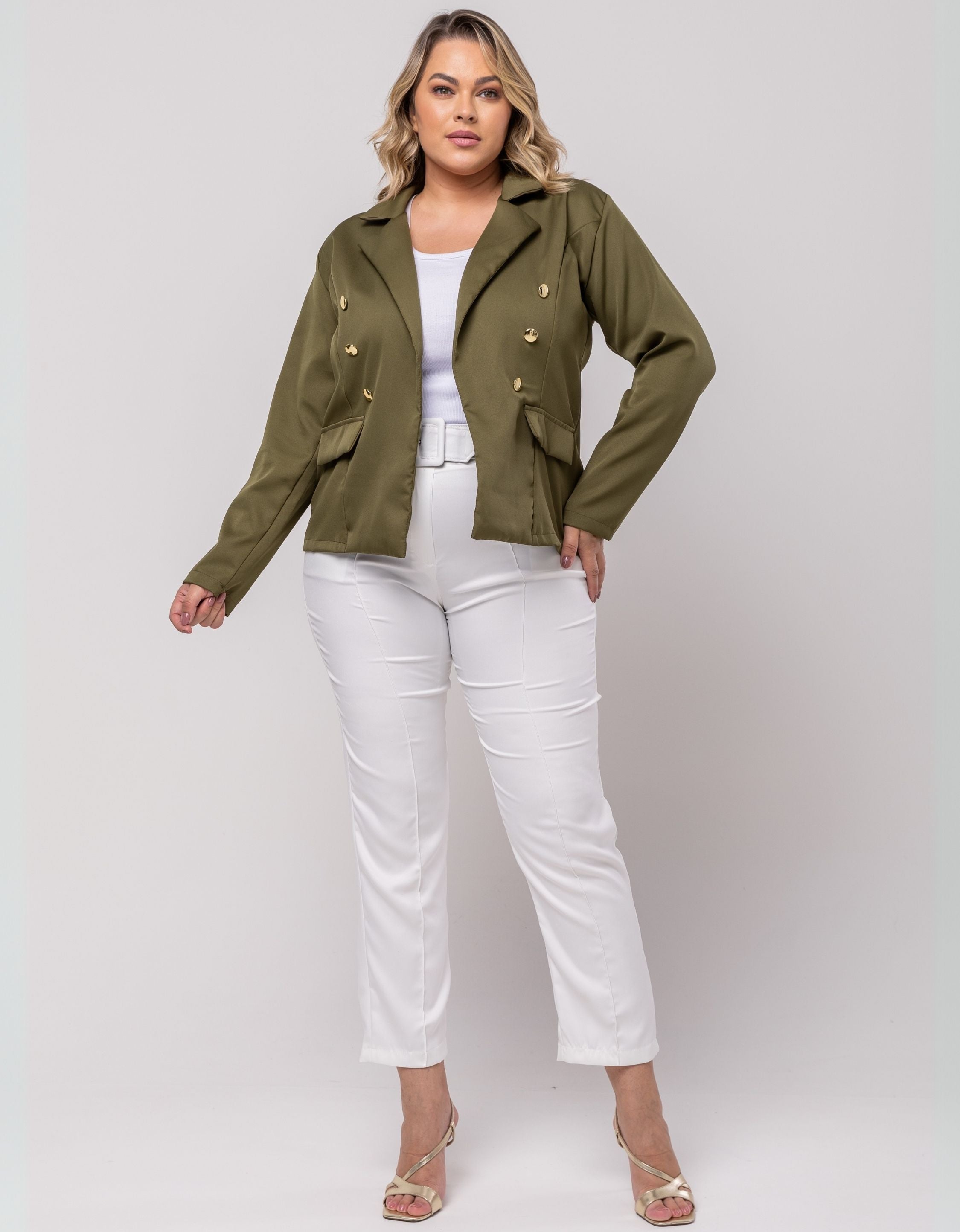 Blazer Plus Size Em Alfaiataria Com Botões
