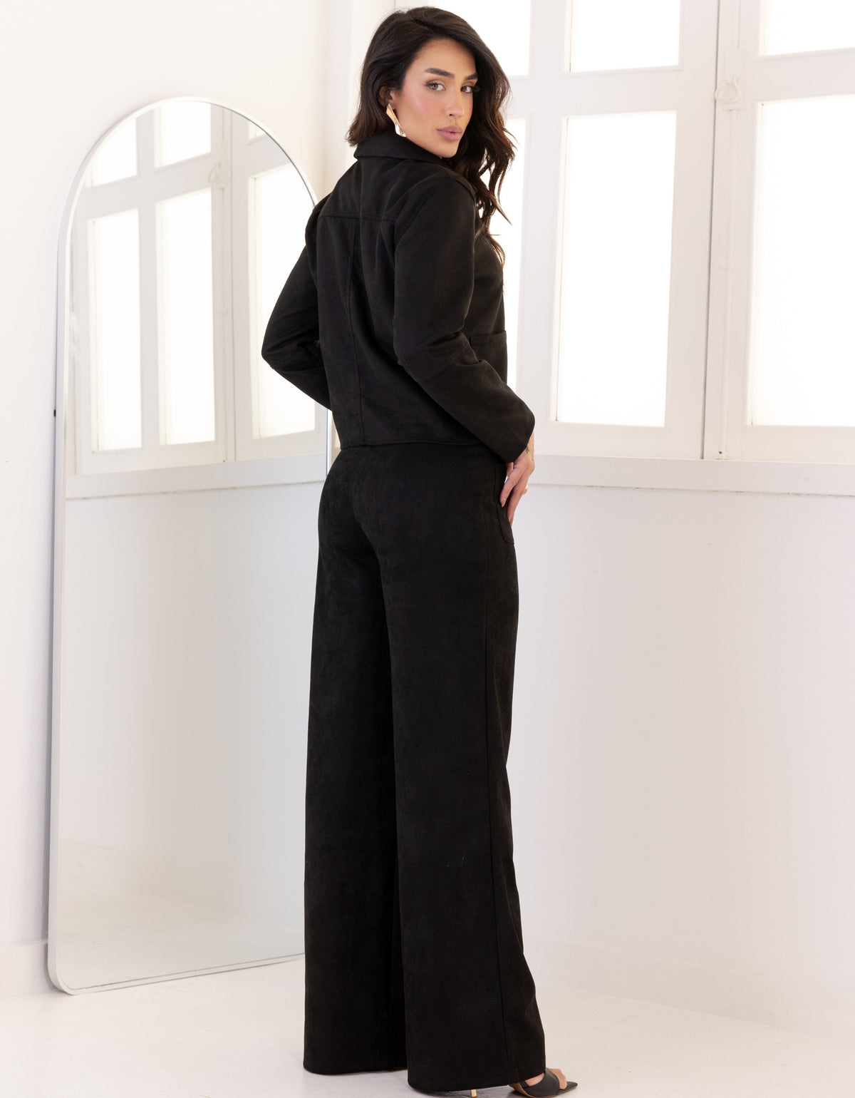 Calça Pantalona Suede com Bolsos