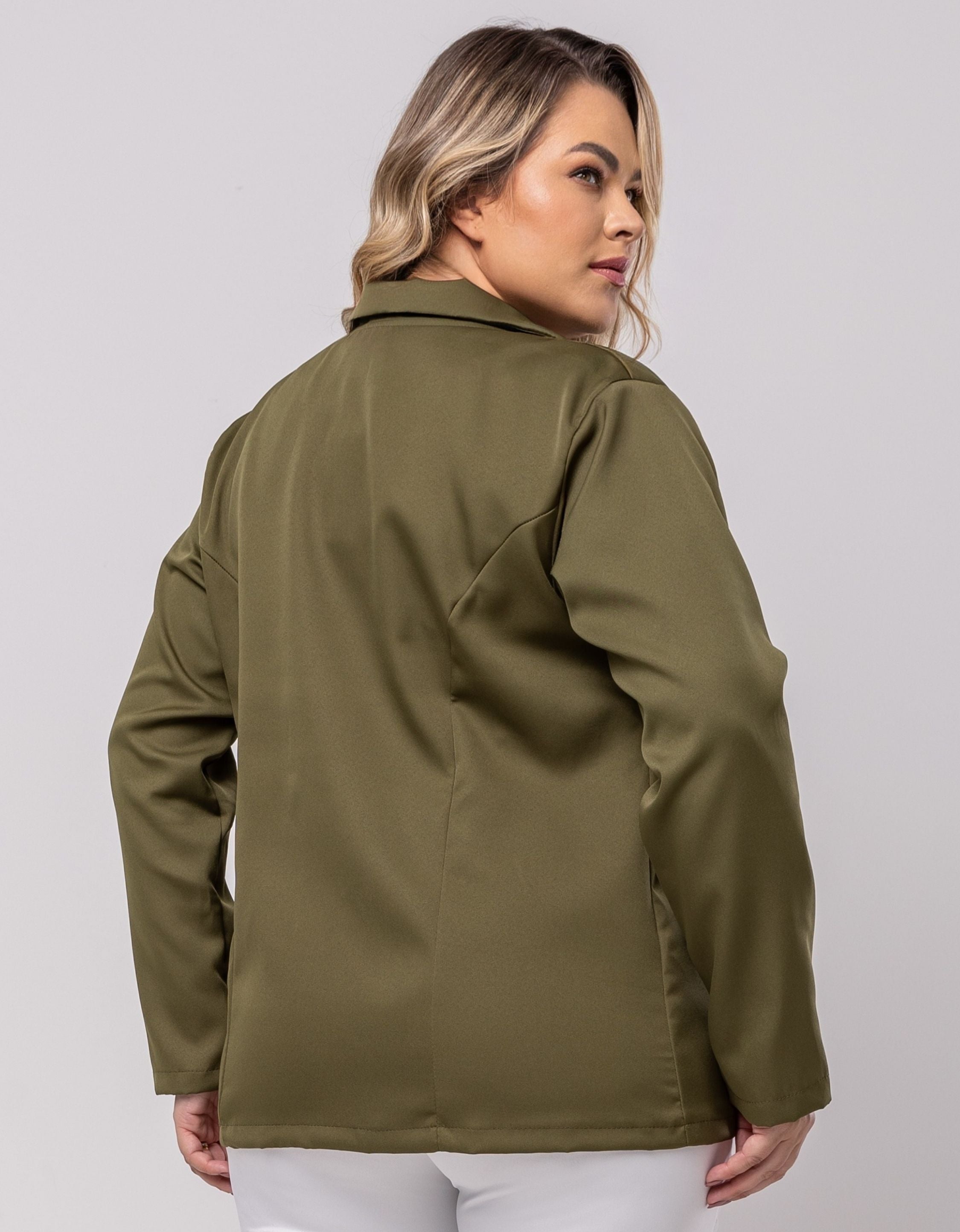 Blazer Plus Size Em Alfaiataria Com Botões
