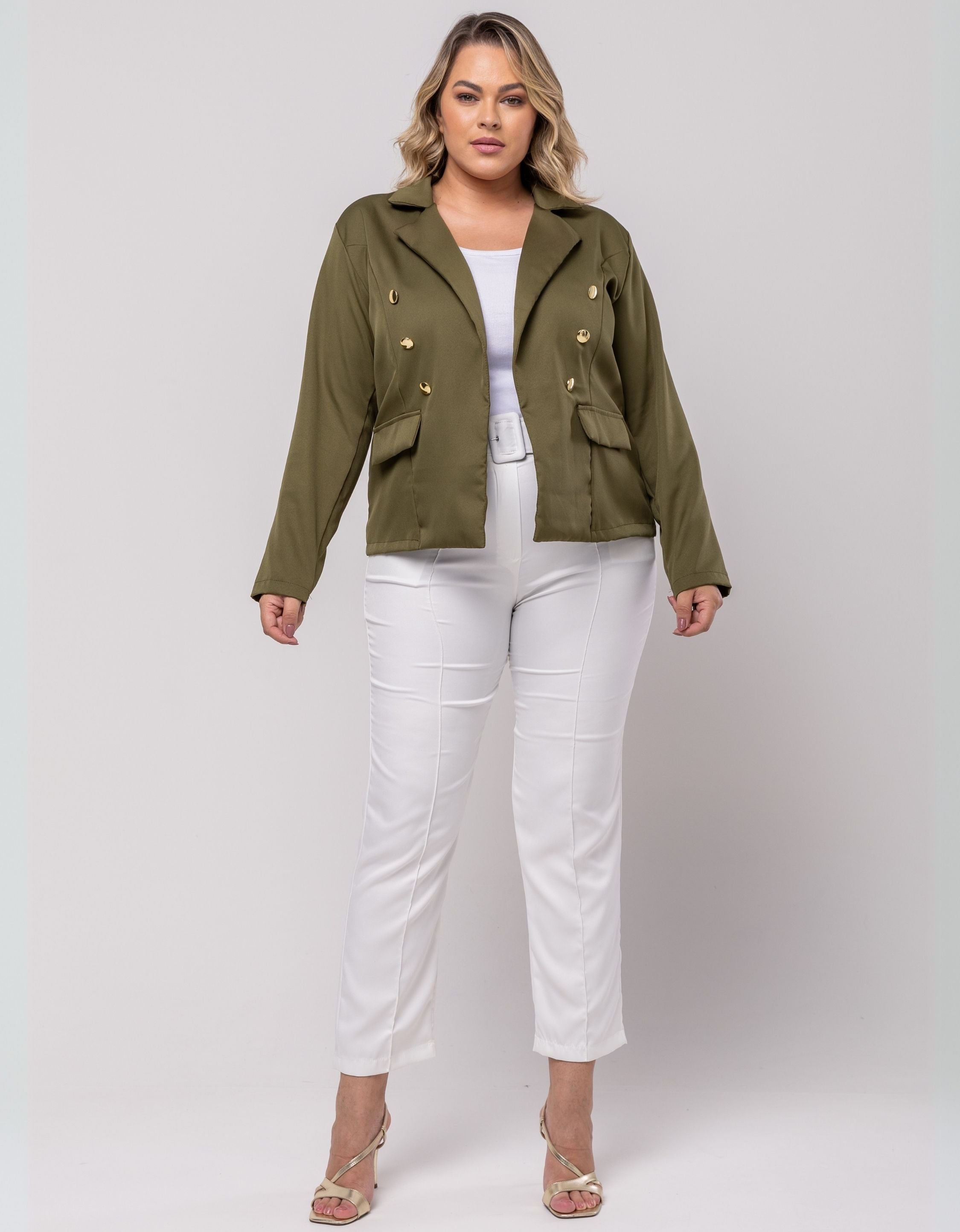 Blazer Plus Size Em Alfaiataria Com Botões