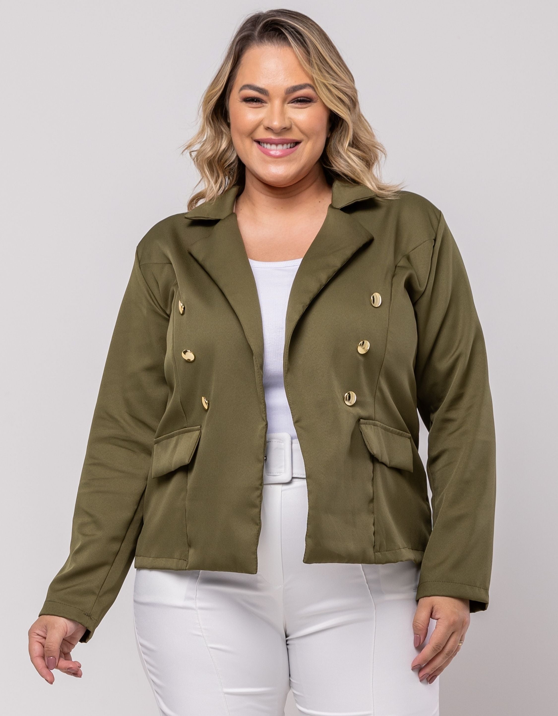Blazer Plus Size Em Alfaiataria Com Botões