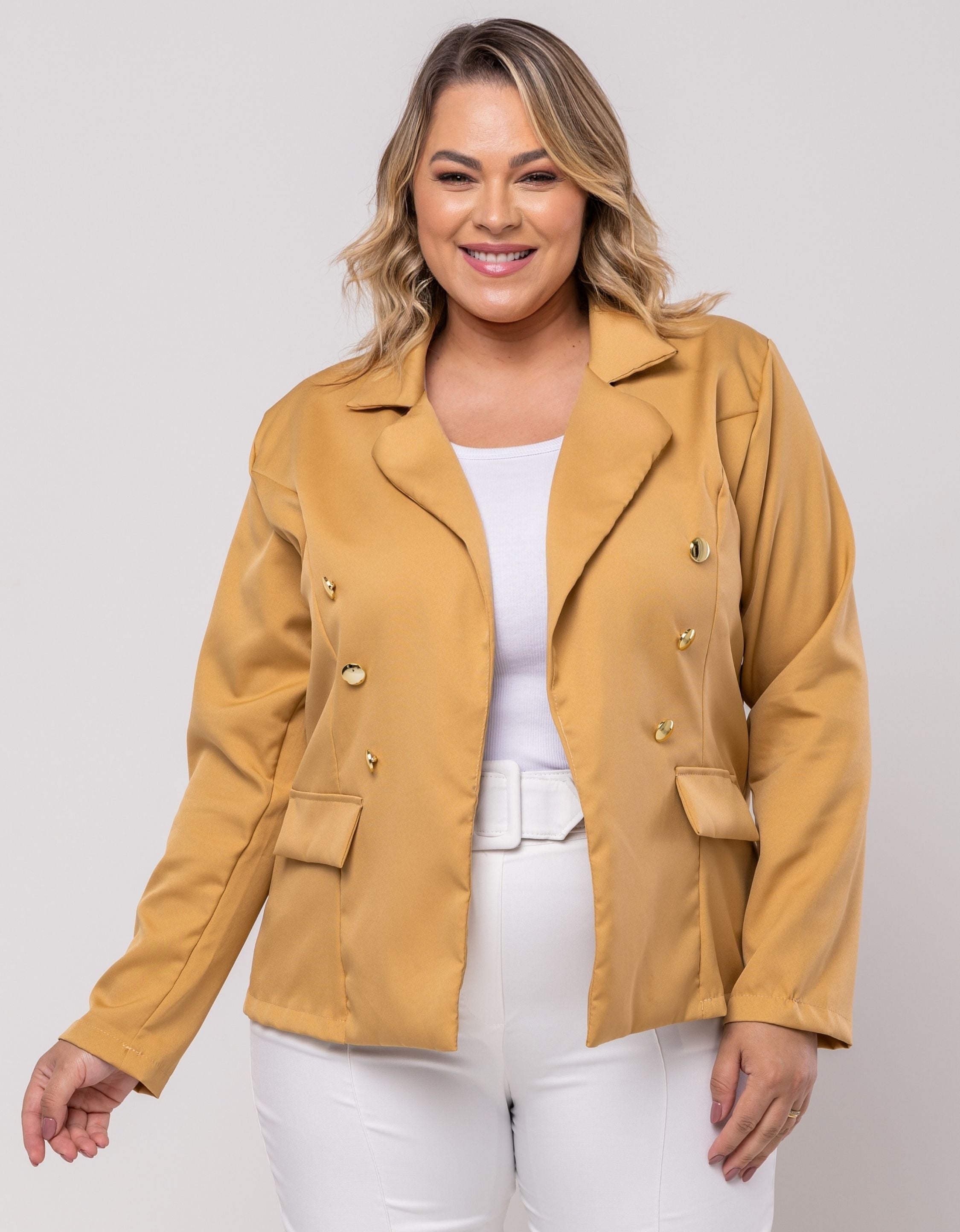Blazer Plus Size Em Alfaiataria Com Botões