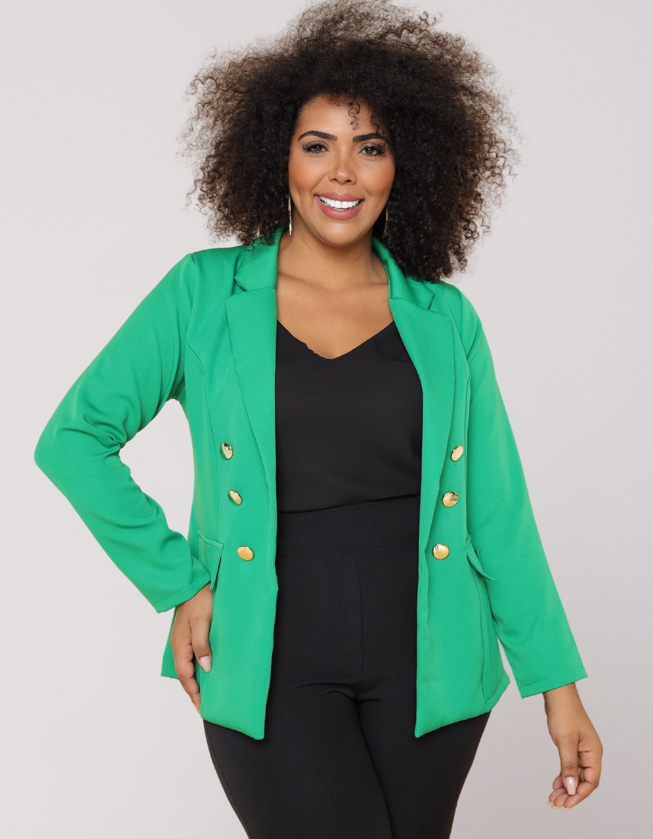 Blazer Plus Size Em Alfaiataria Com Botões