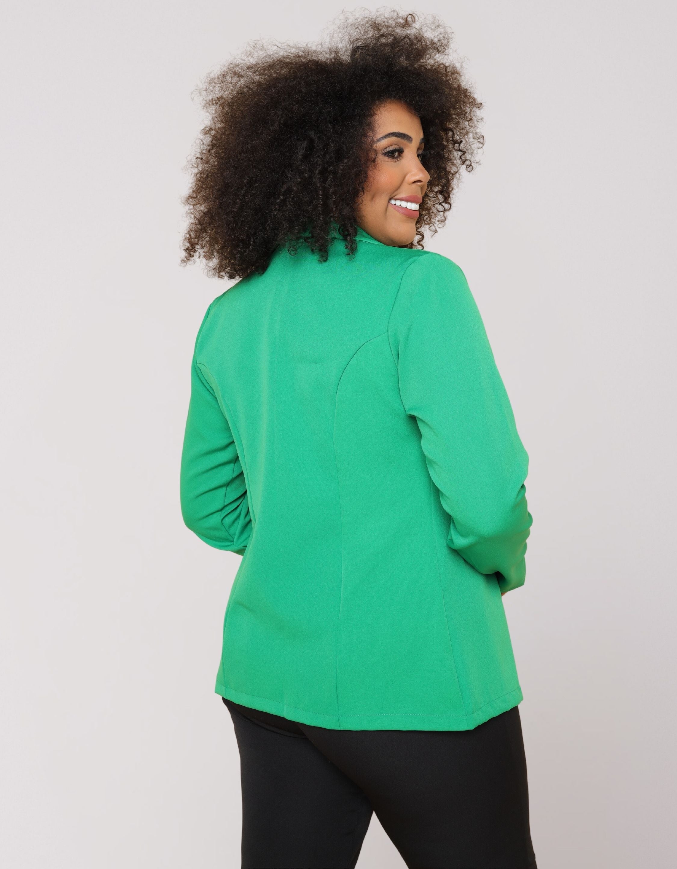 Blazer Plus Size Em Alfaiataria Com Botões