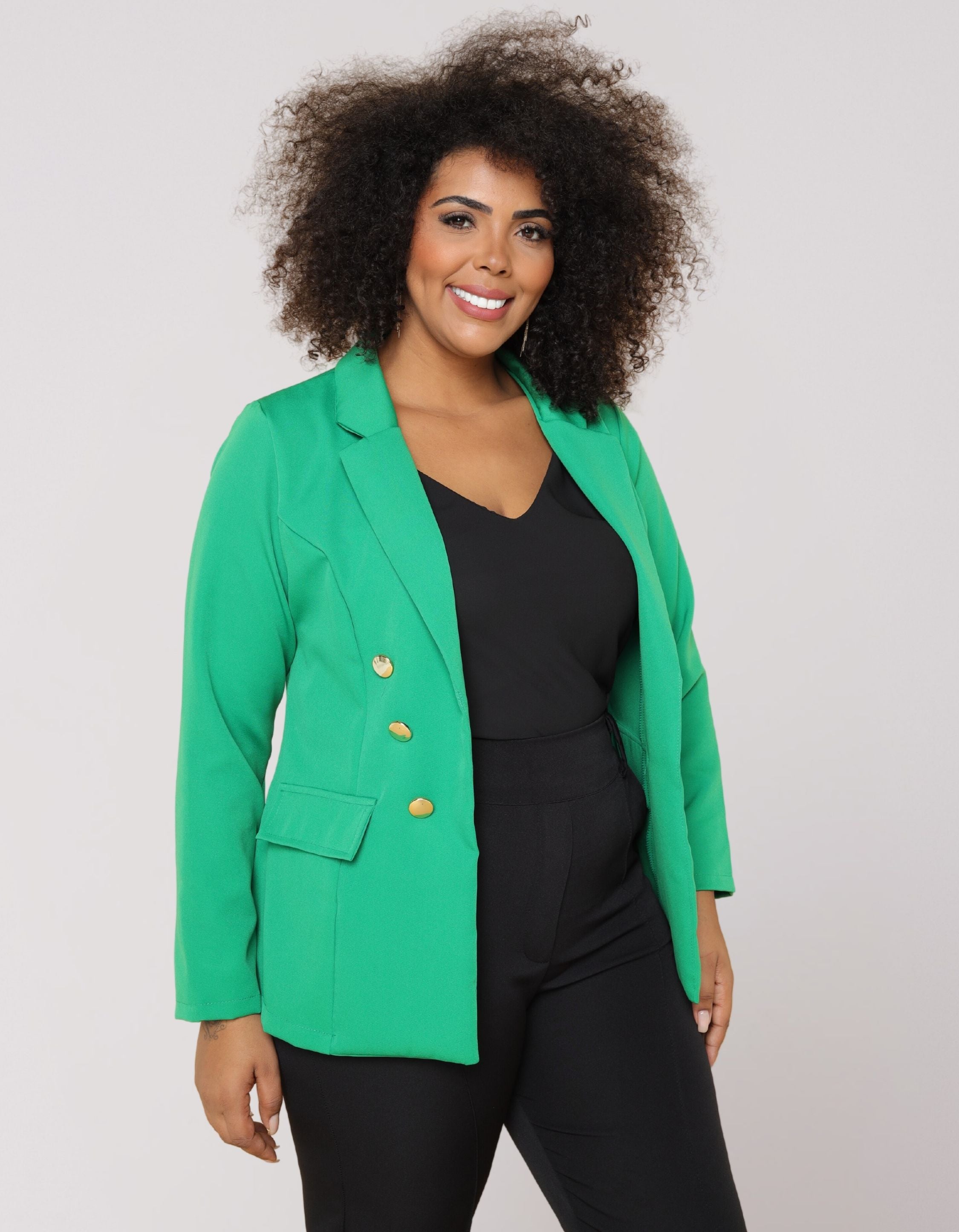 Blazer Plus Size Em Alfaiataria Com Botões