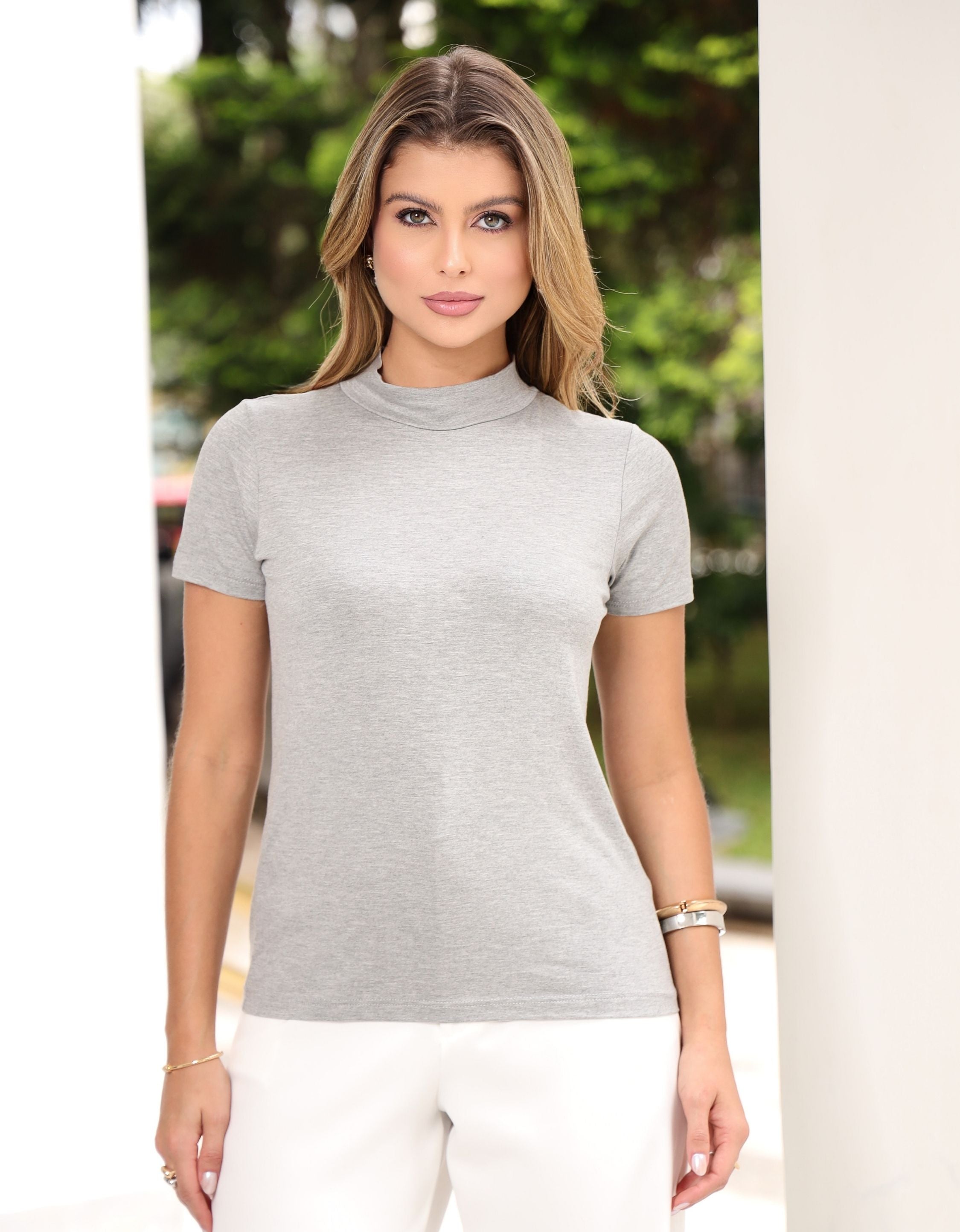 Blusa Gola Alta Com Mangas Malha de Viscose