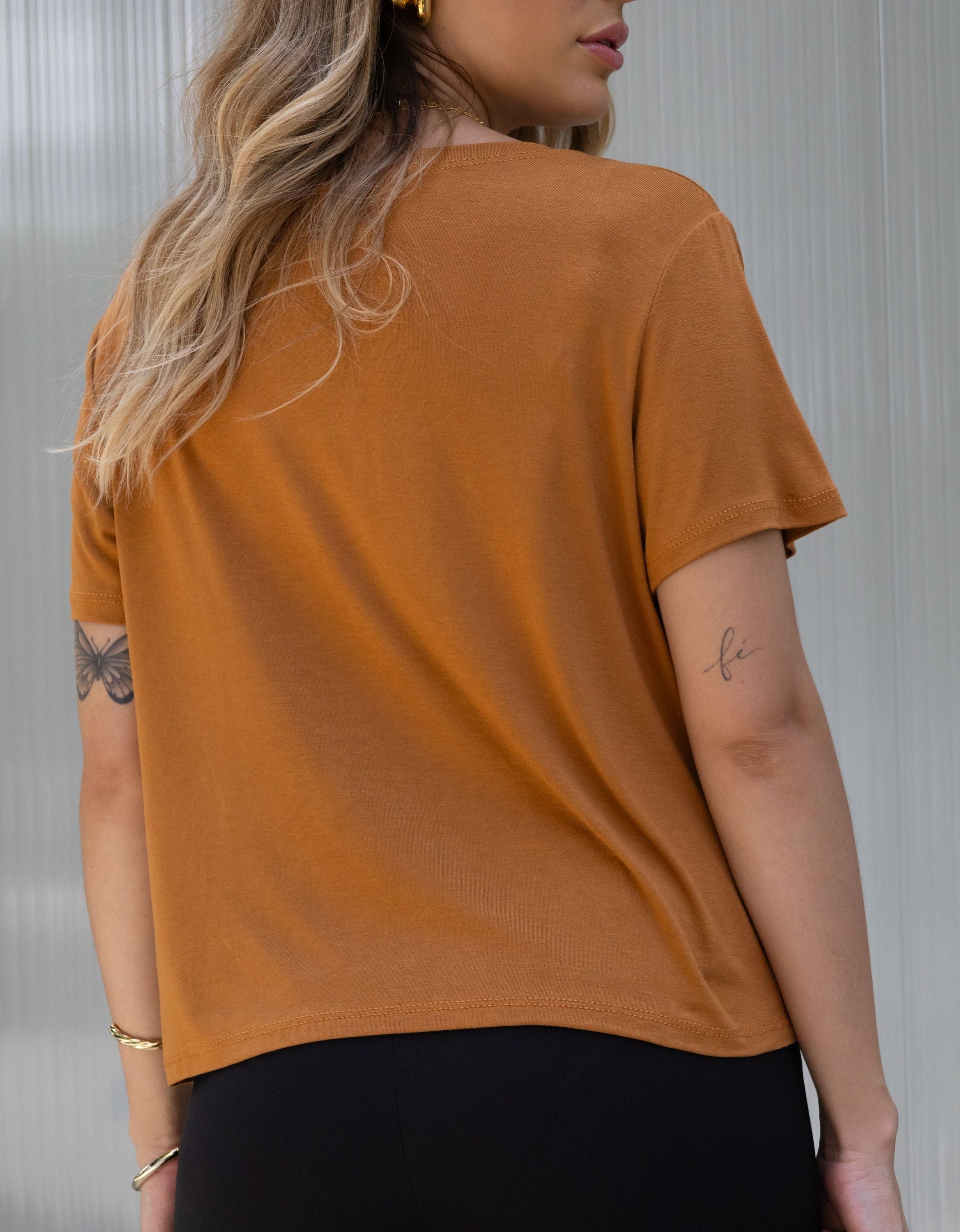 Blusa Malha de Viscose Gola Canoa
