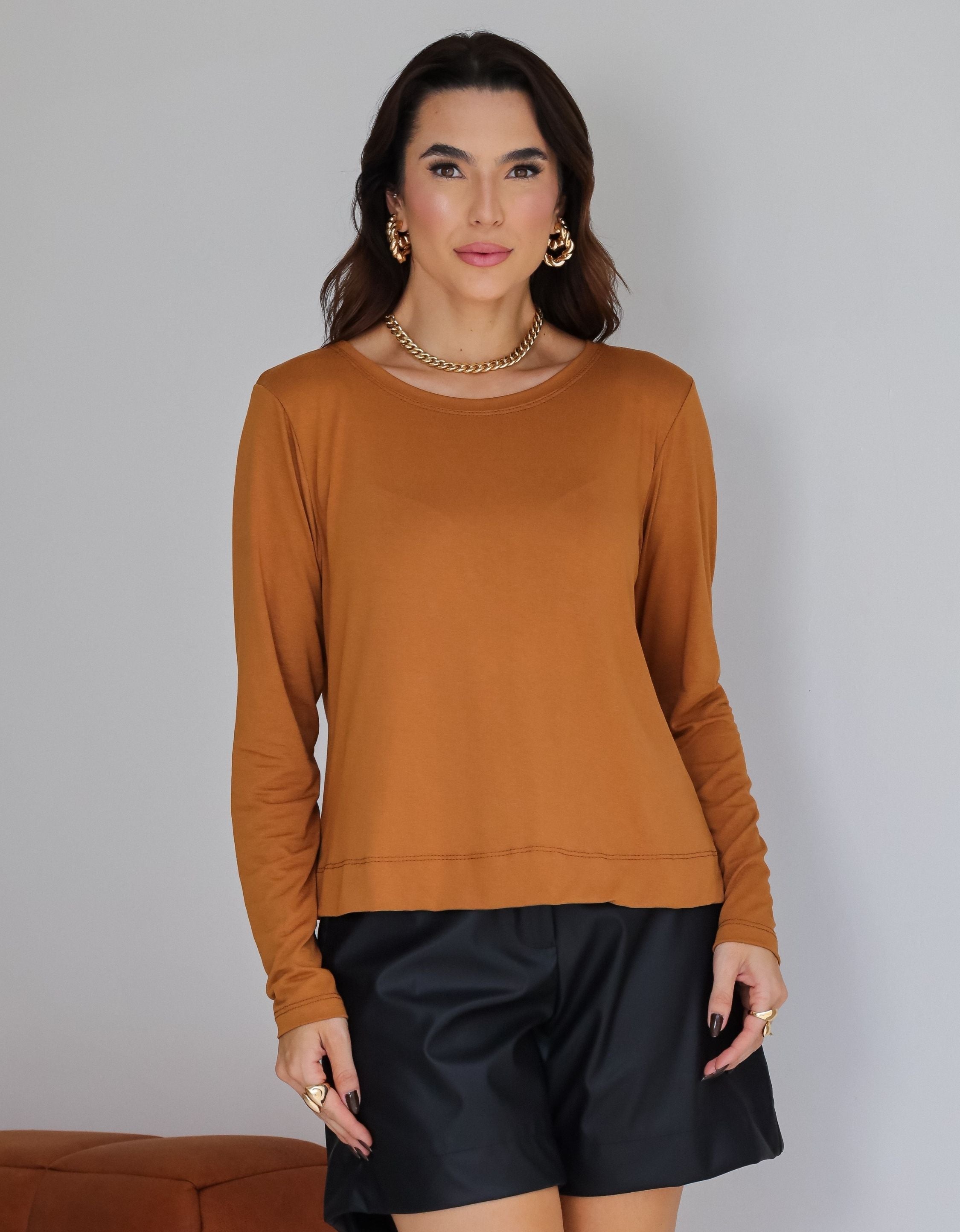 Blusa Malha de Viscose Gola Canoa Manga longa