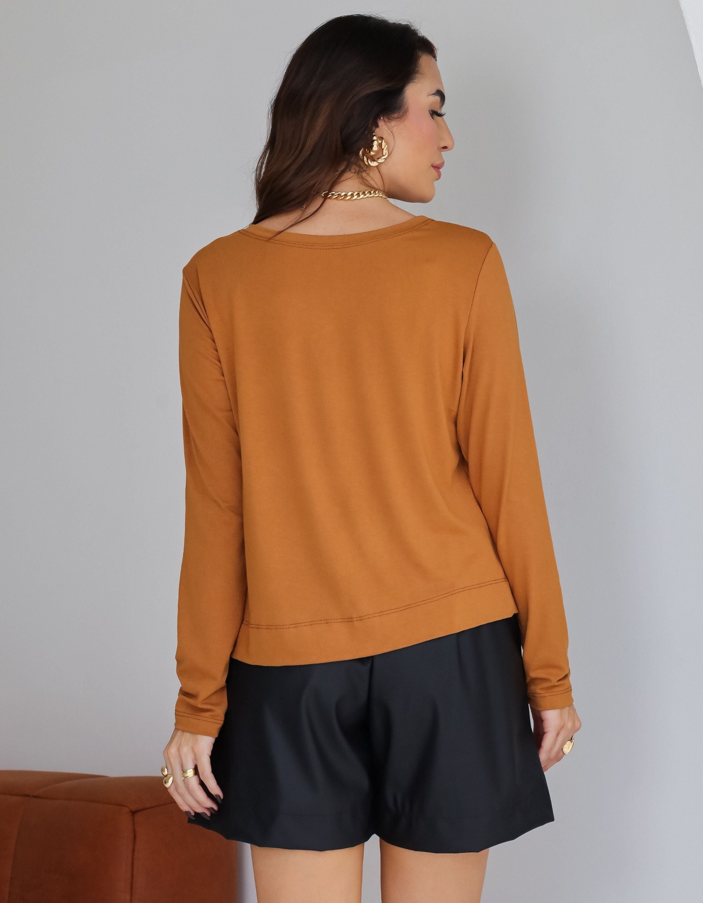 Blusa Malha de Viscose Gola Canoa Manga longa