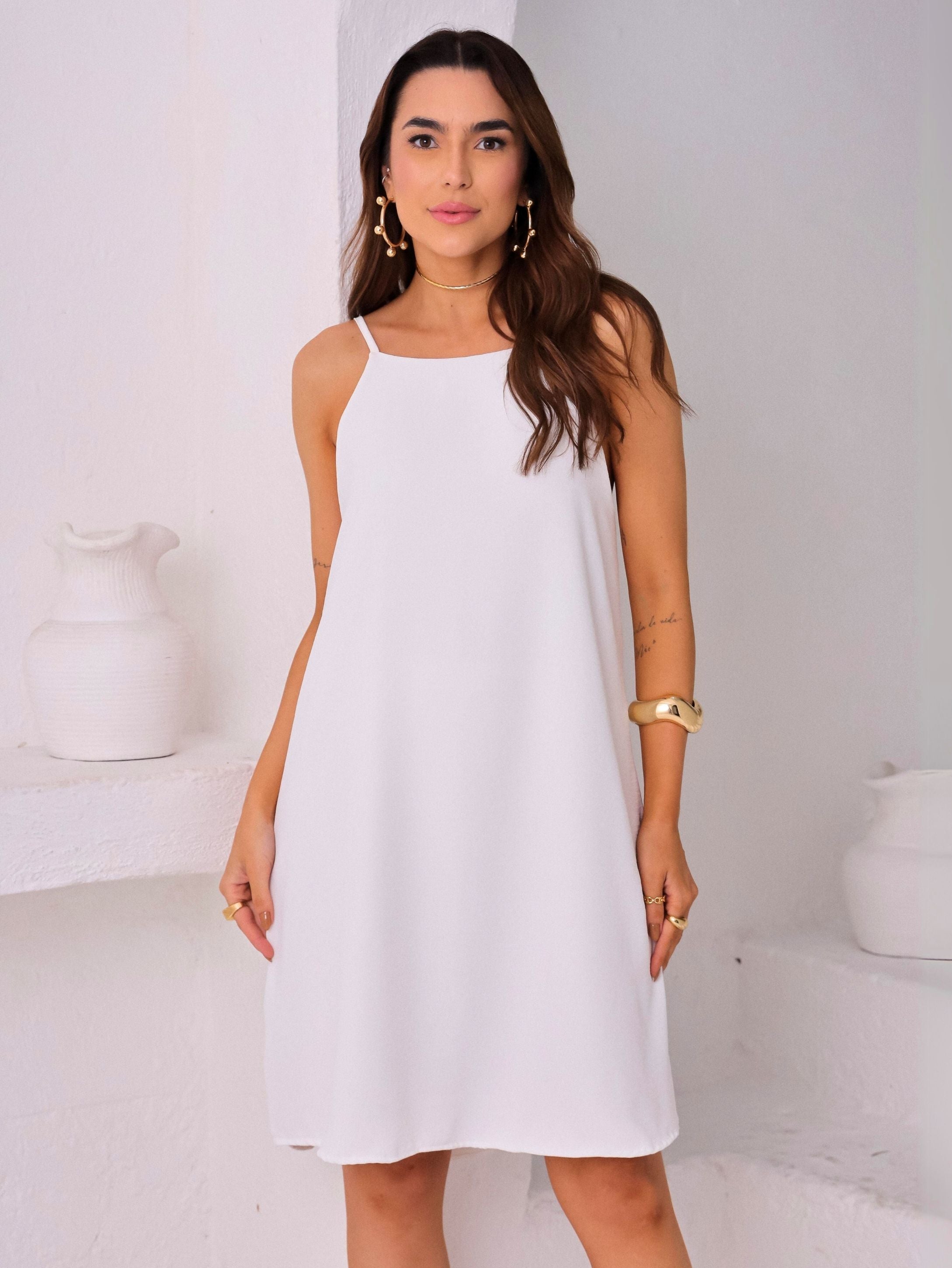 Vestido Curto em Crepe com Alças Reguláveis