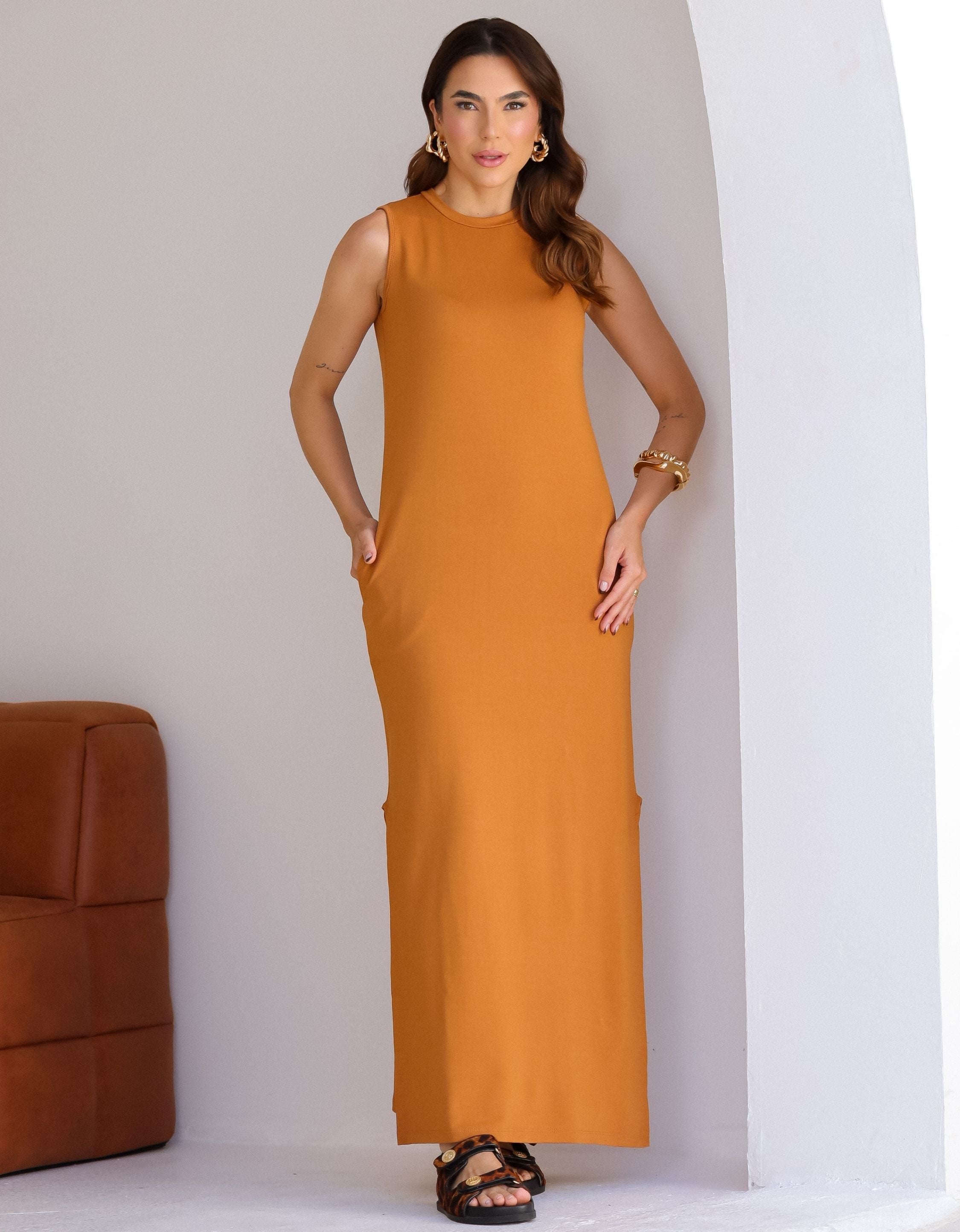 Vestido Alongado com Fenda