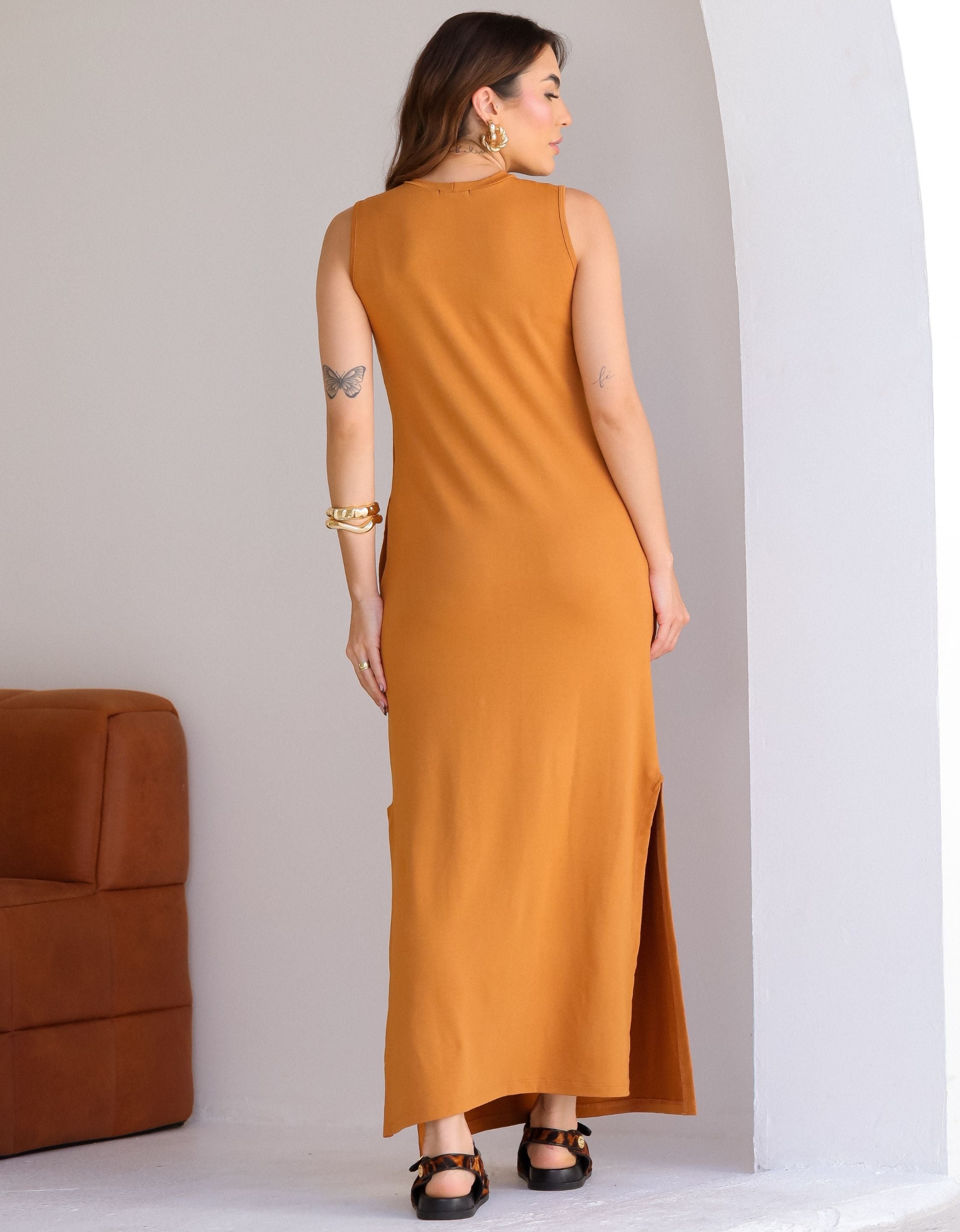 Vestido Alongado com Fenda