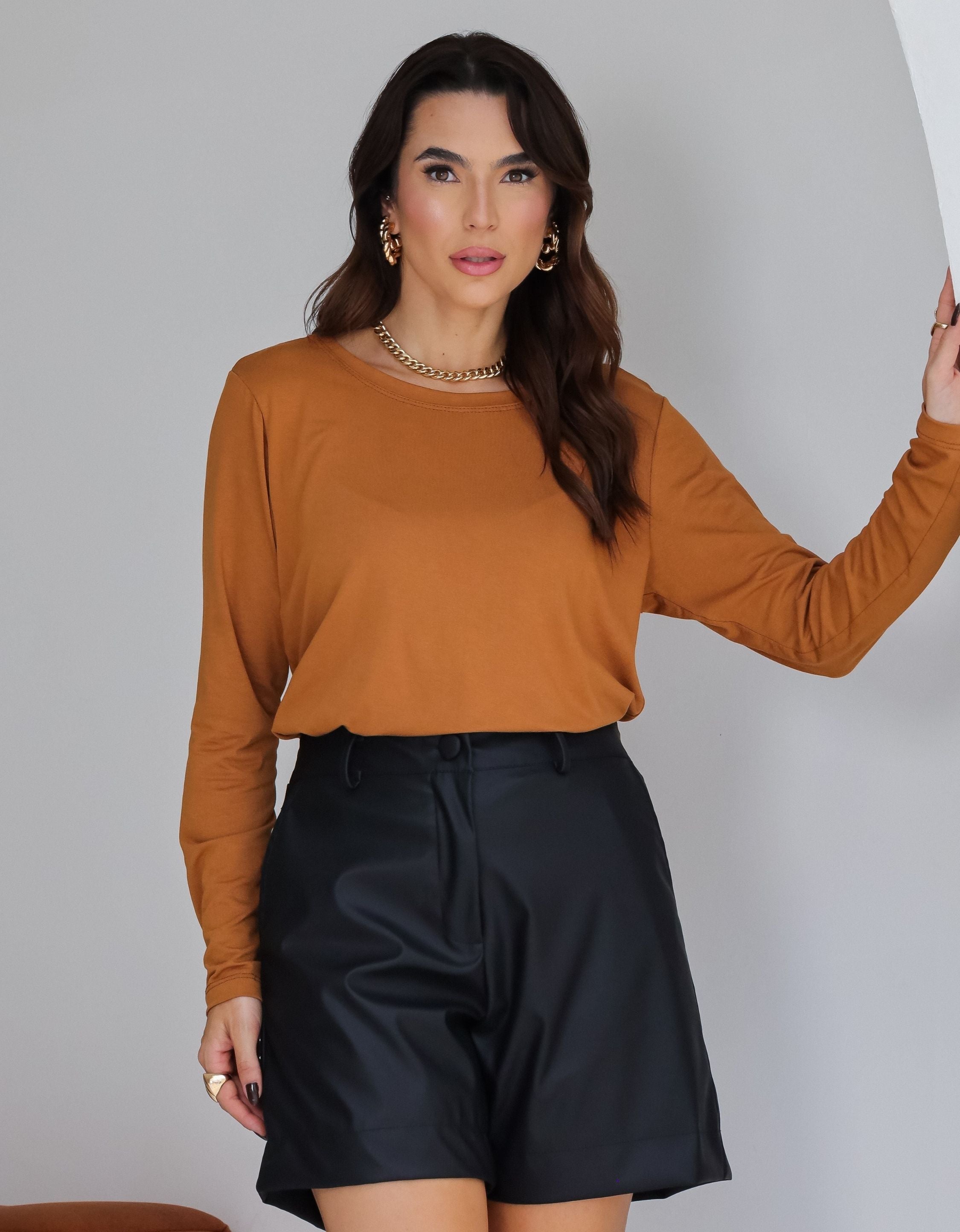 Blusa Malha de Viscose Gola Canoa Manga longa