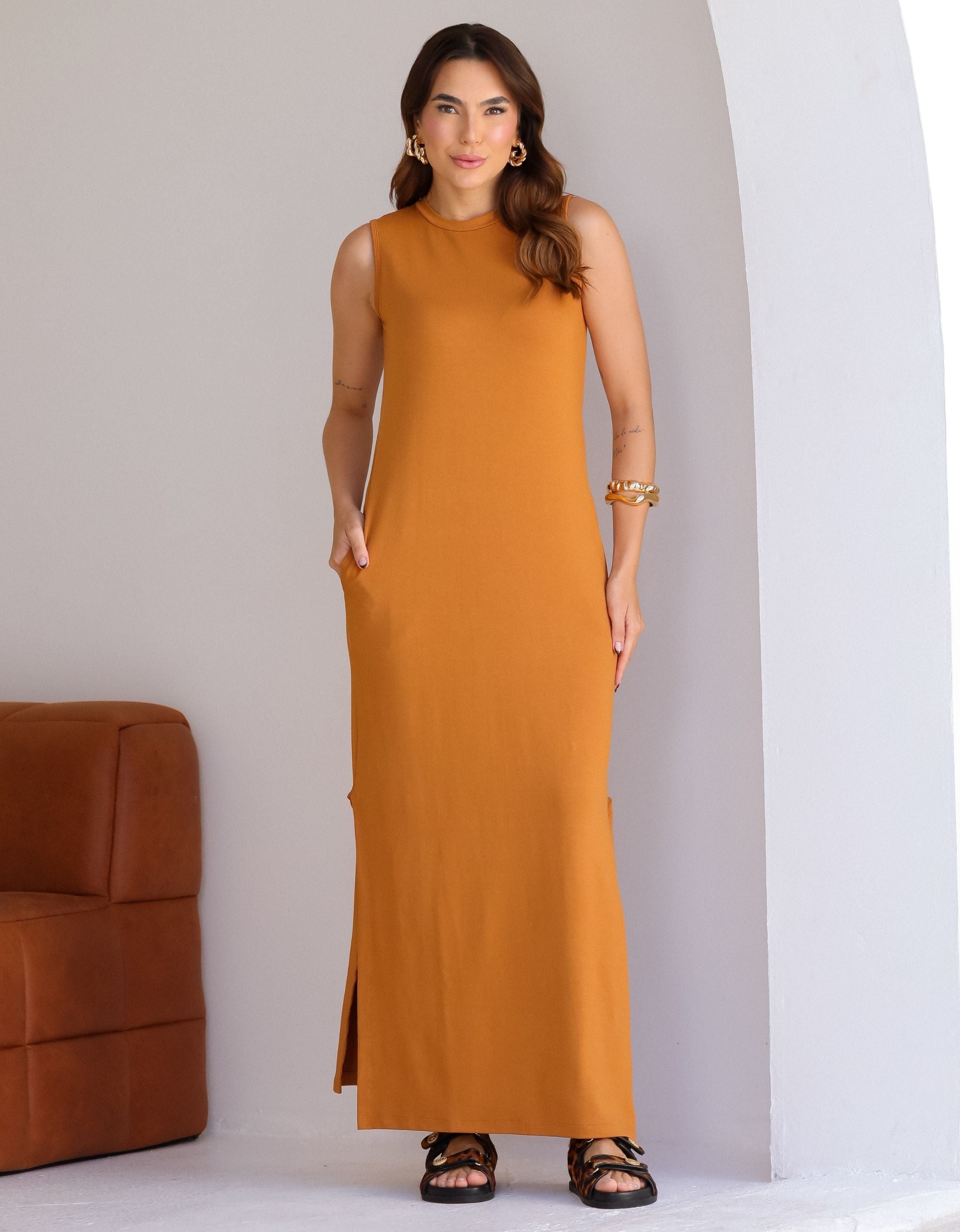 Vestido Alongado com Fenda