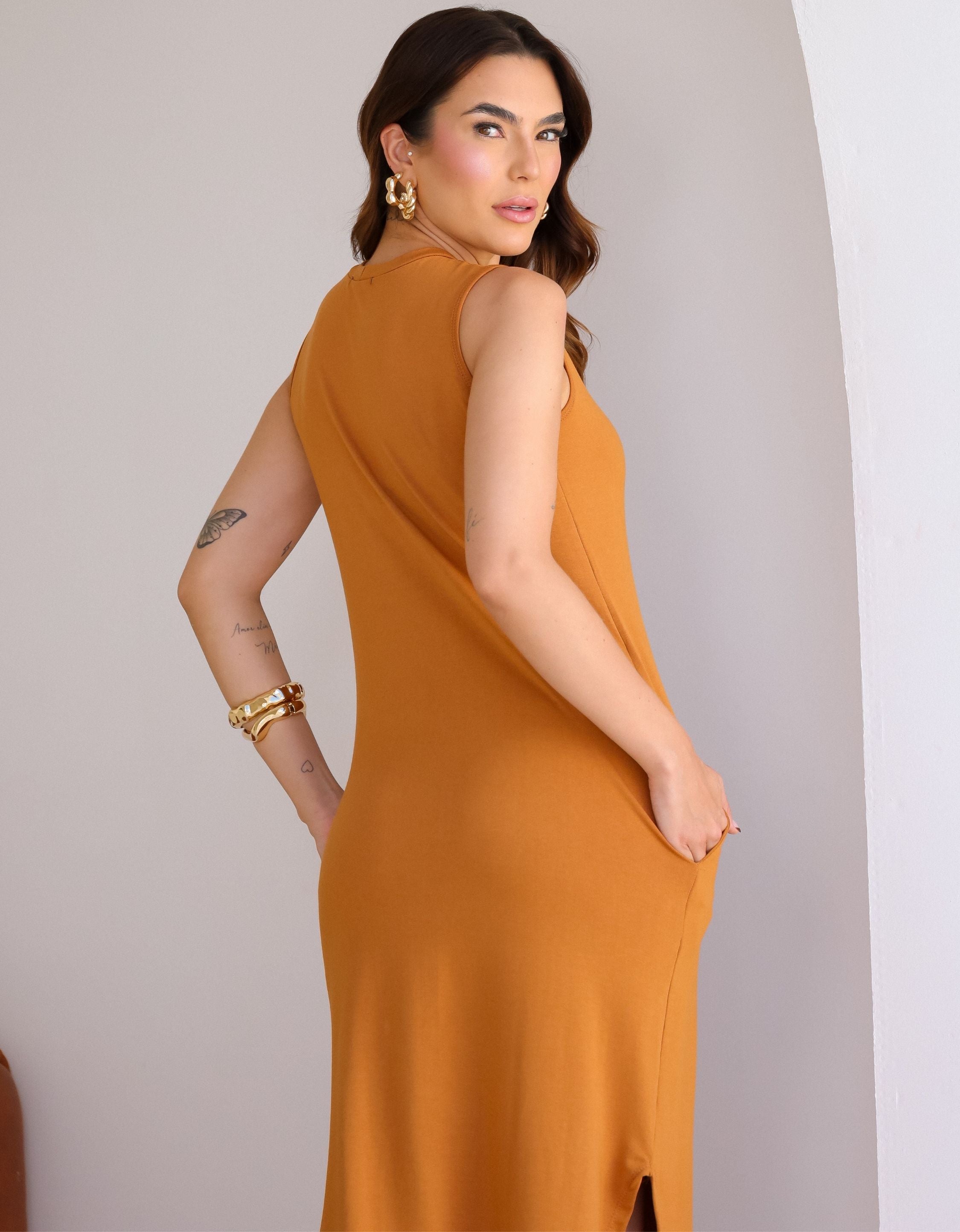 Vestido Alongado com Fenda