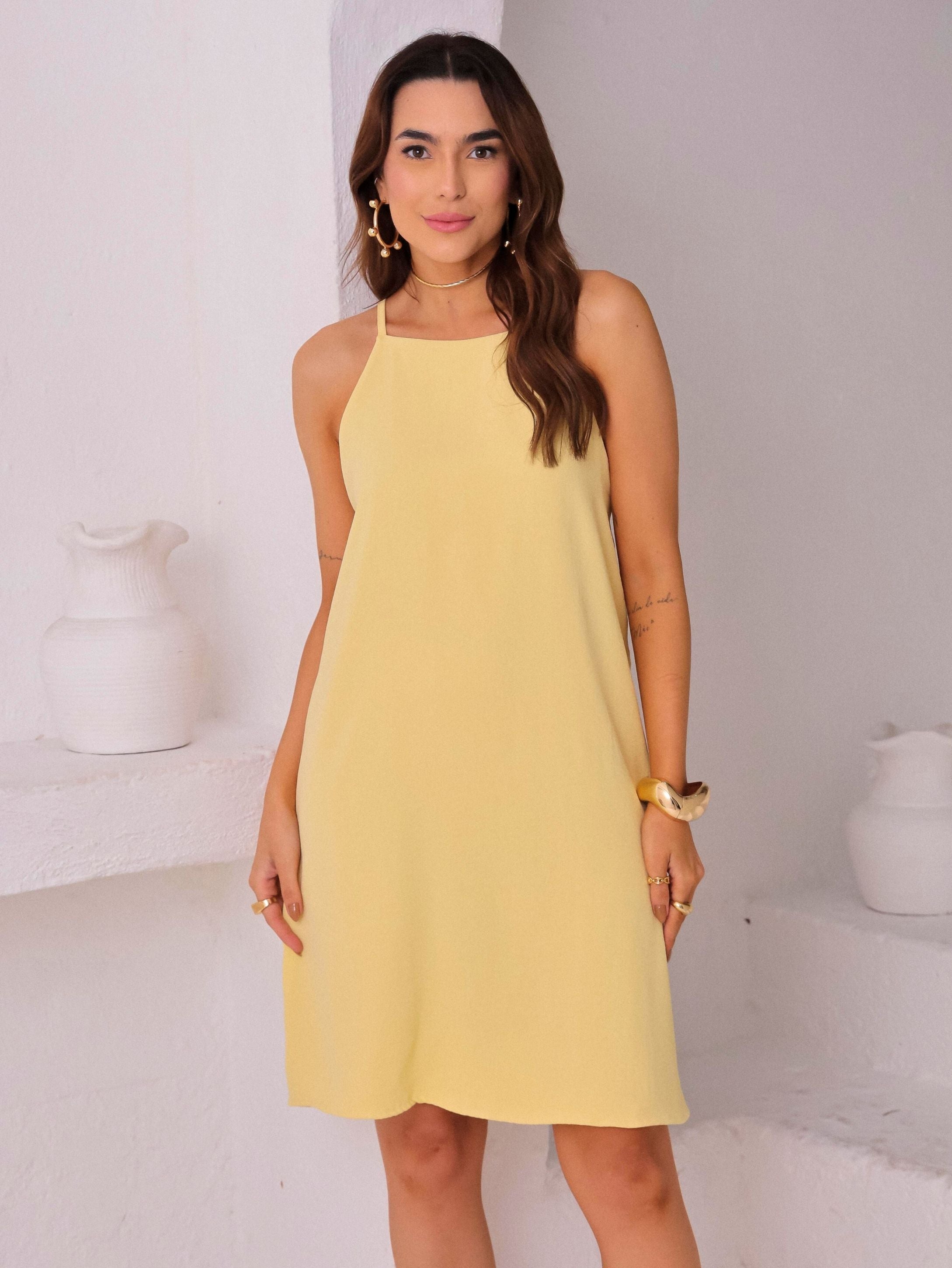 Vestido Curto em Crepe com Alças Reguláveis