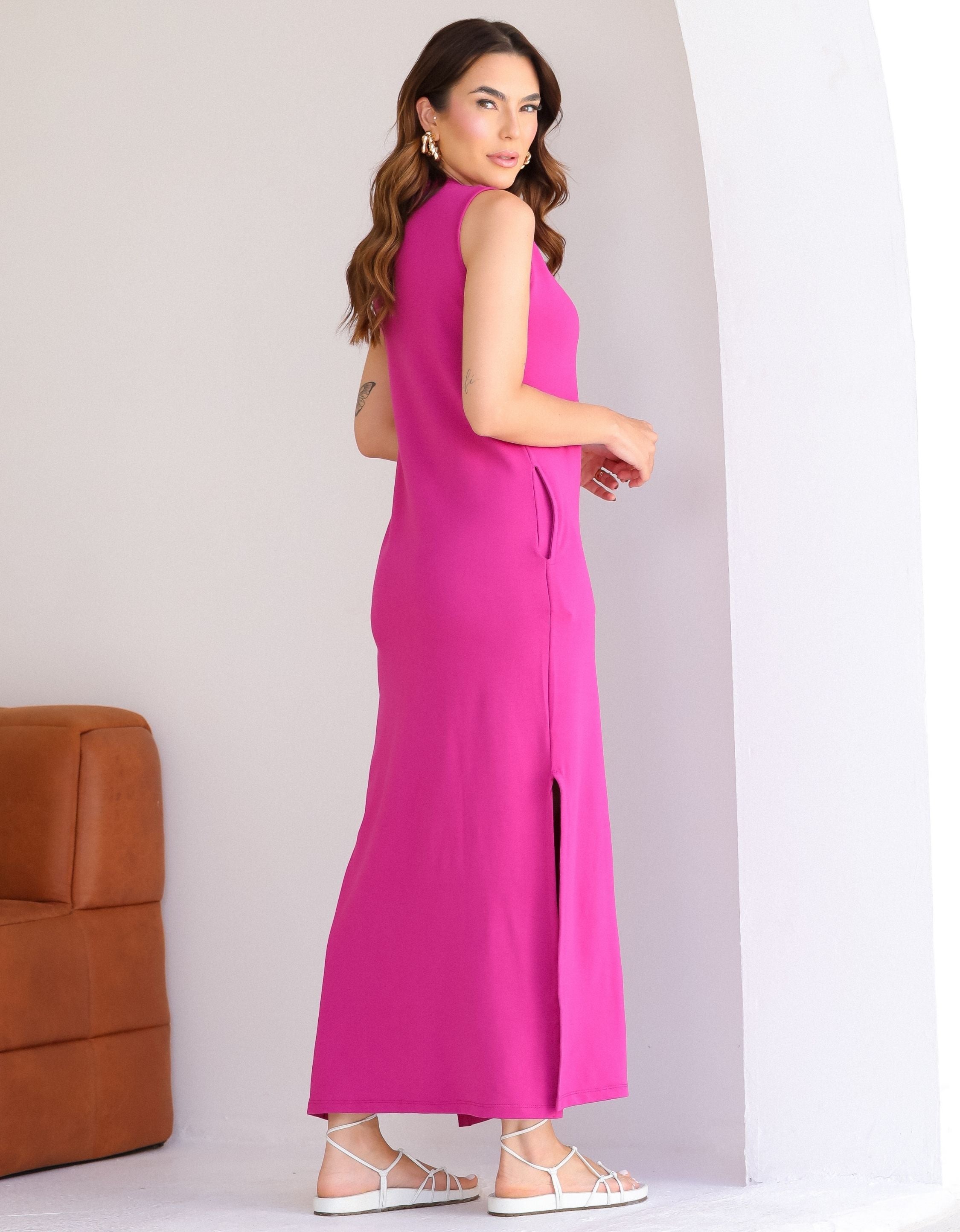 Vestido Alongado com Fenda