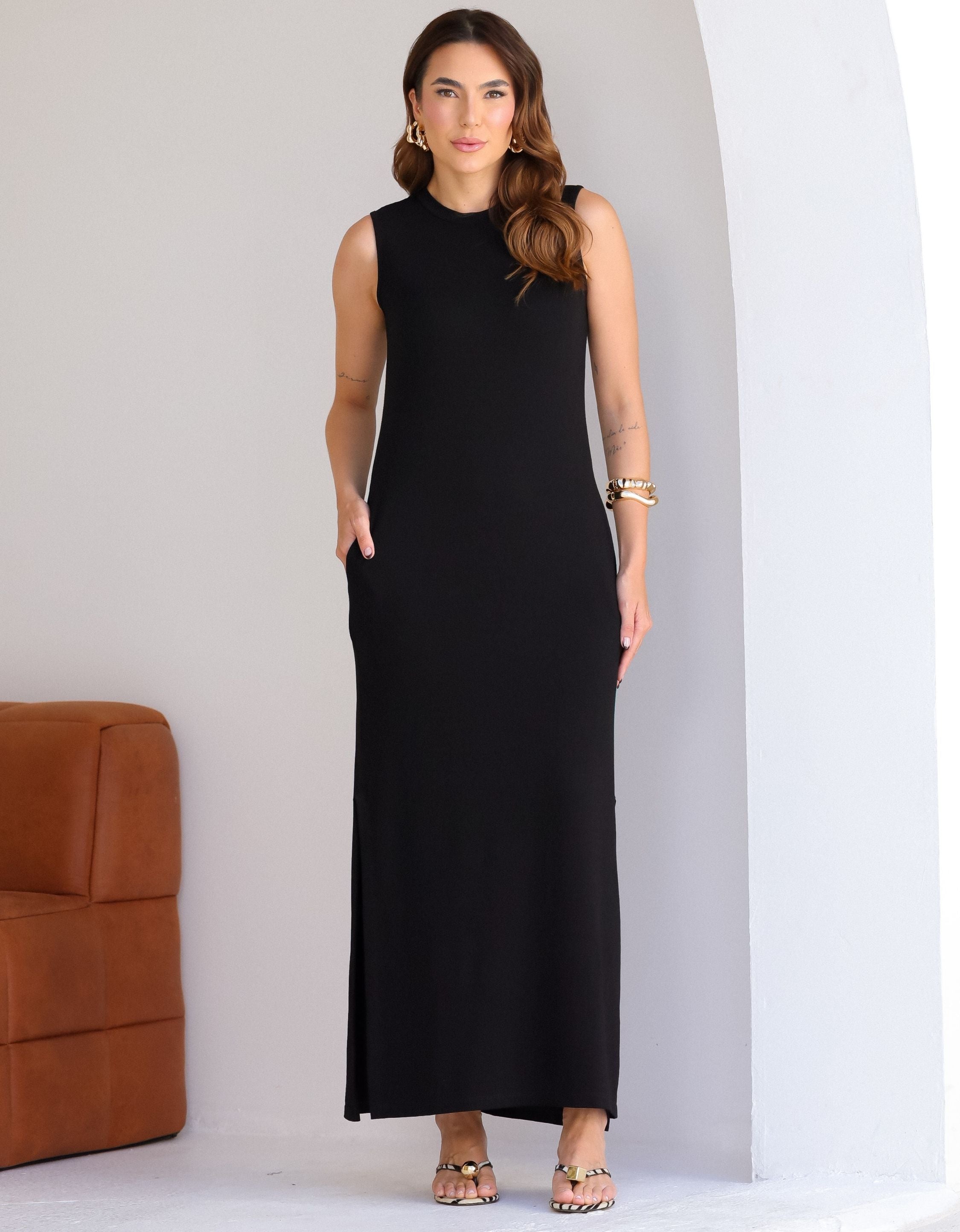 Vestido Alongado com Fenda