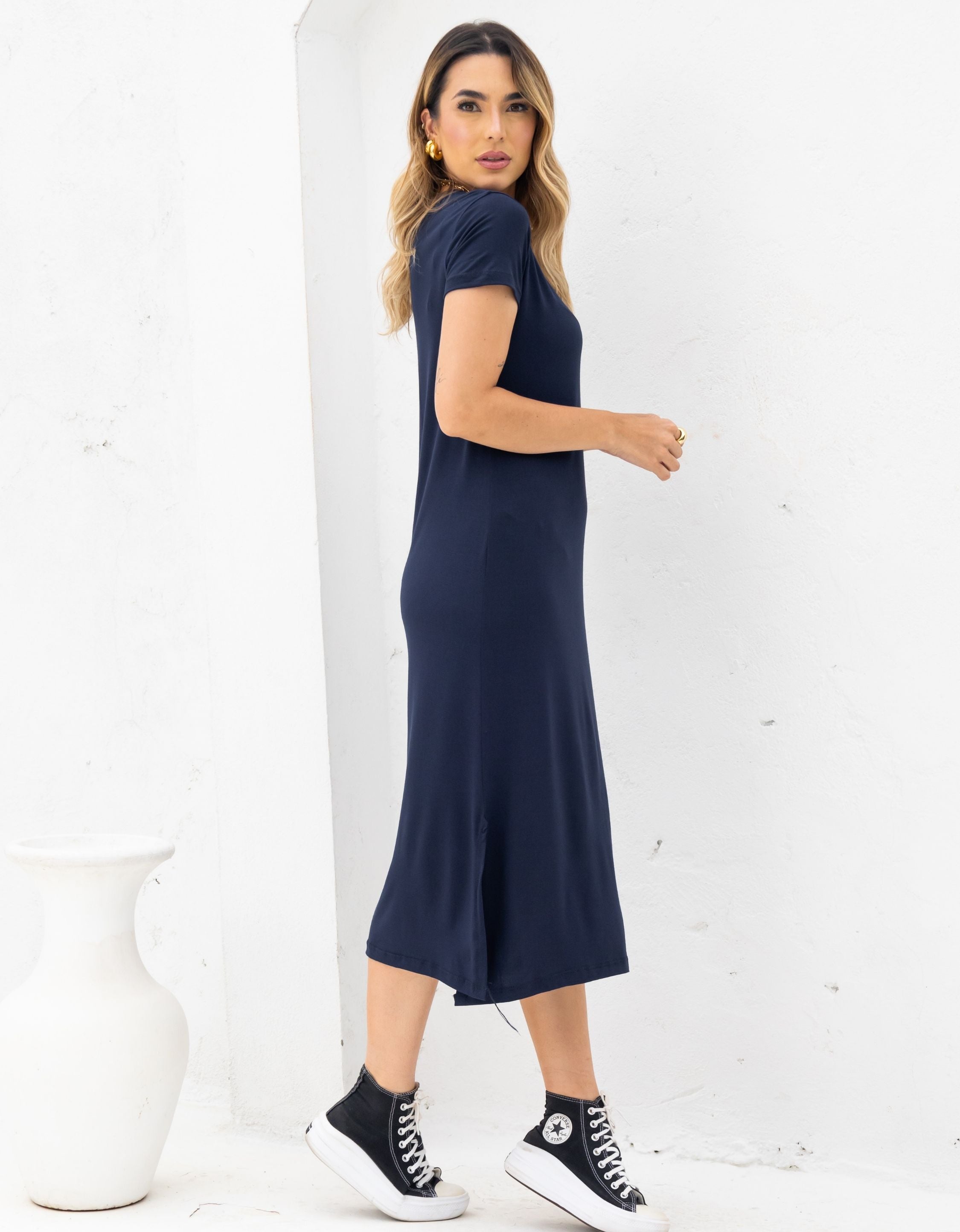 Vestido Midi Malha de Viscose com Mangas e Gola V