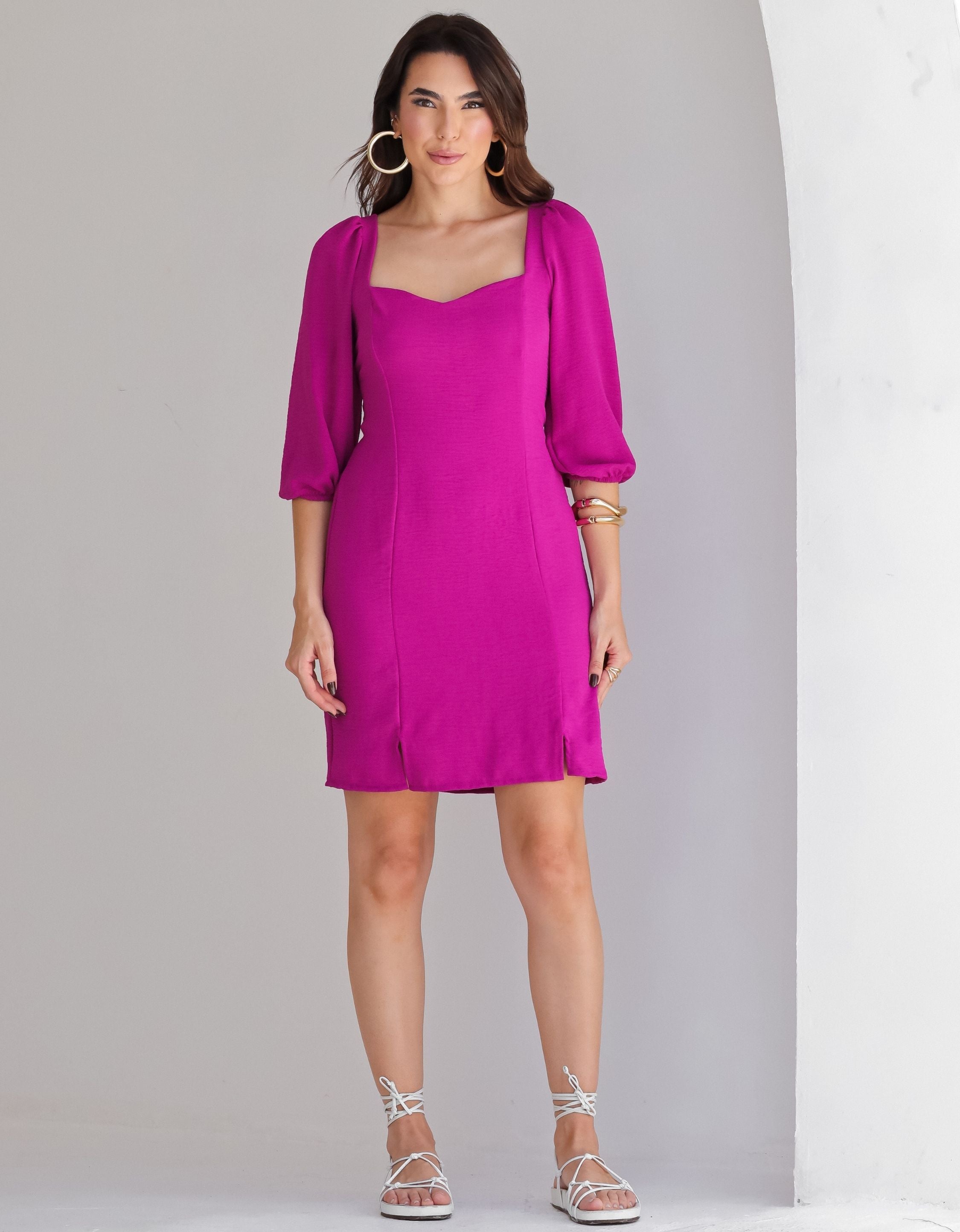 Vestido Curto em Crepe com Mangas 3/4