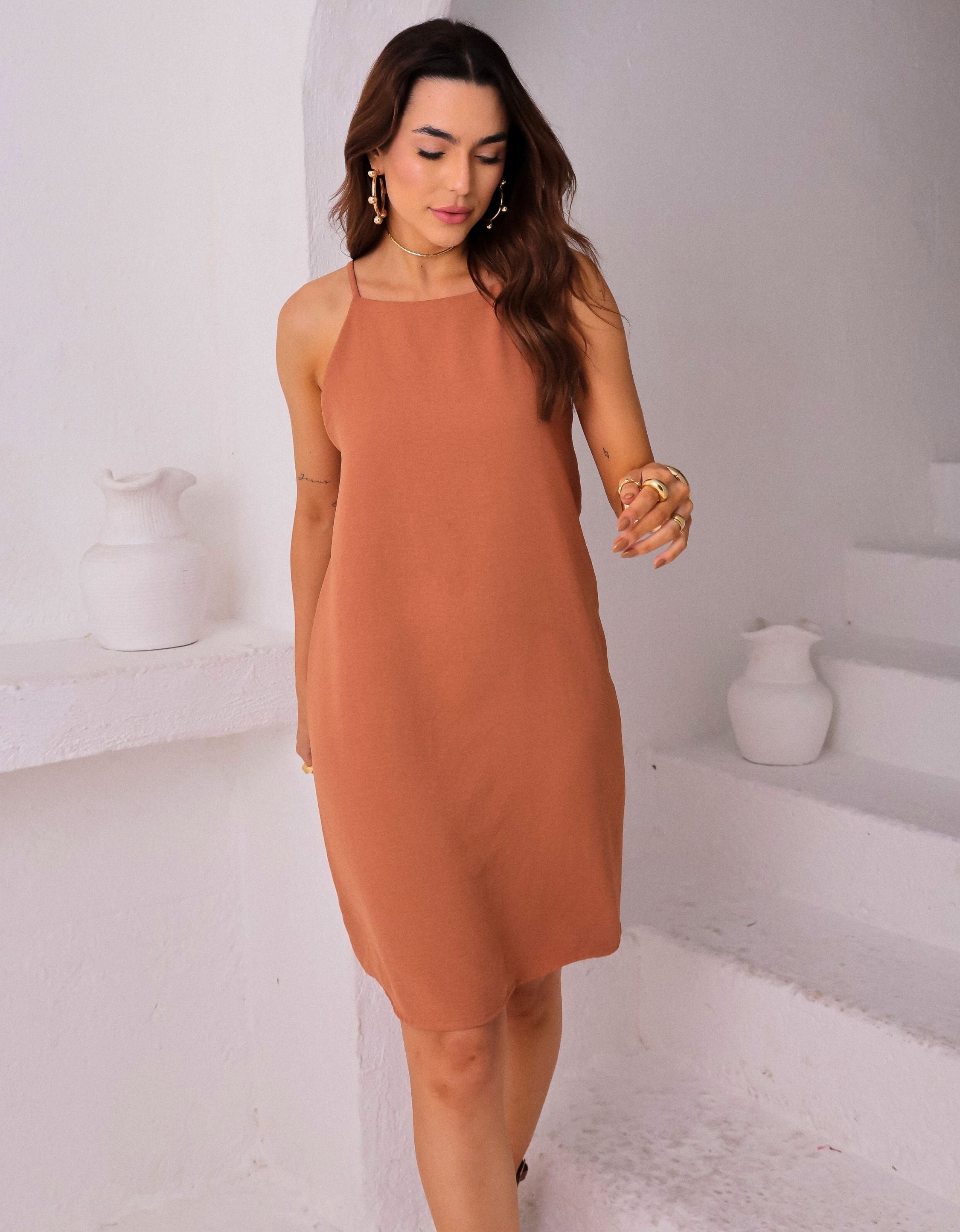 Vestido Curto em Crepe com Alças Reguláveis
