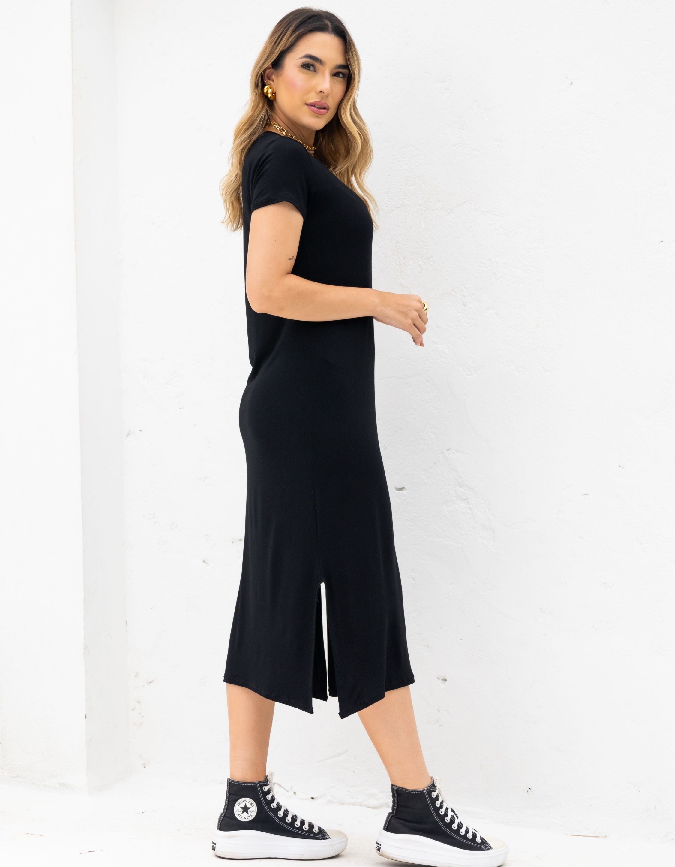 Vestido Midi Malha de Viscose com Mangas e Gola V