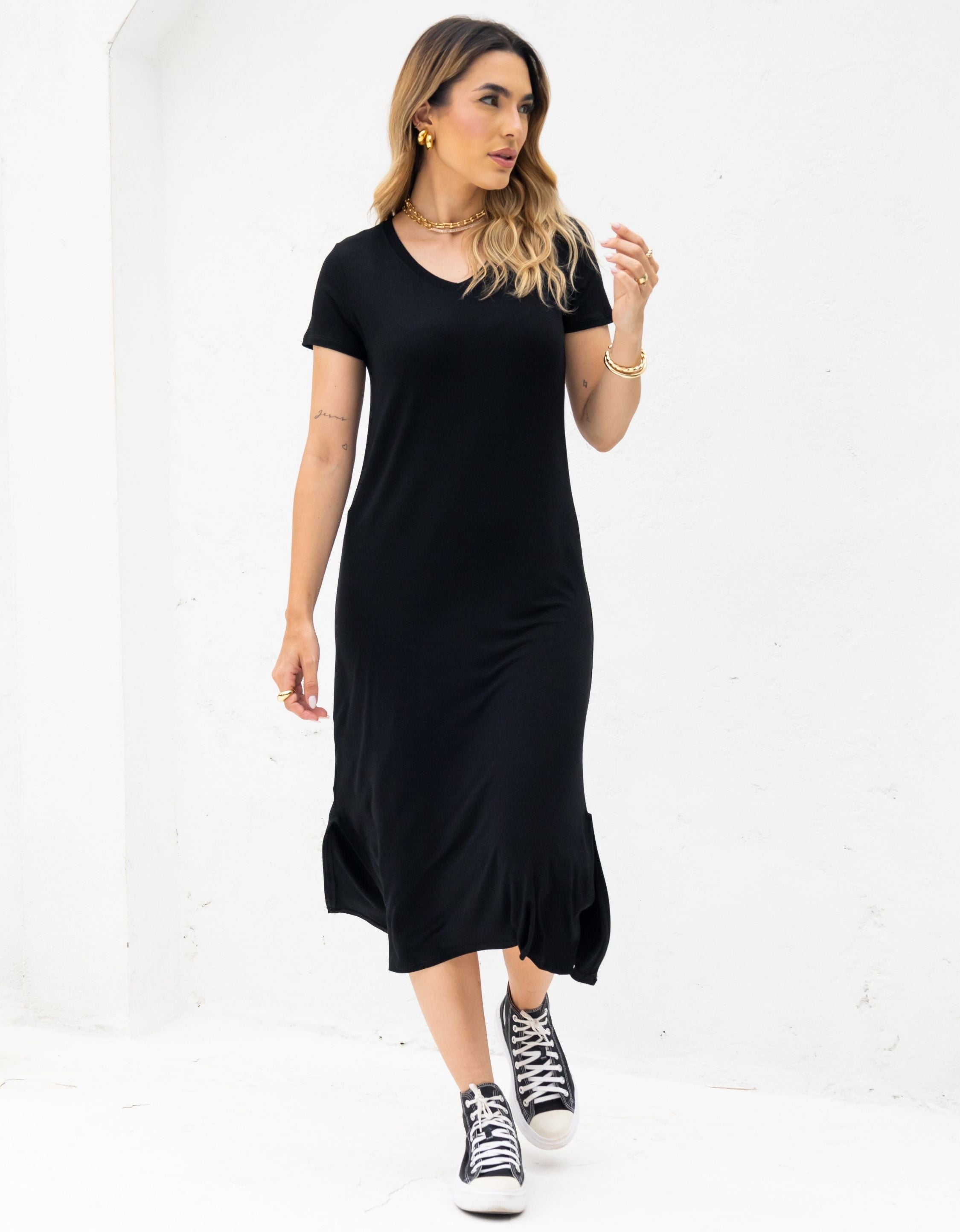 Vestido Midi Malha de Viscose com Mangas e Gola V