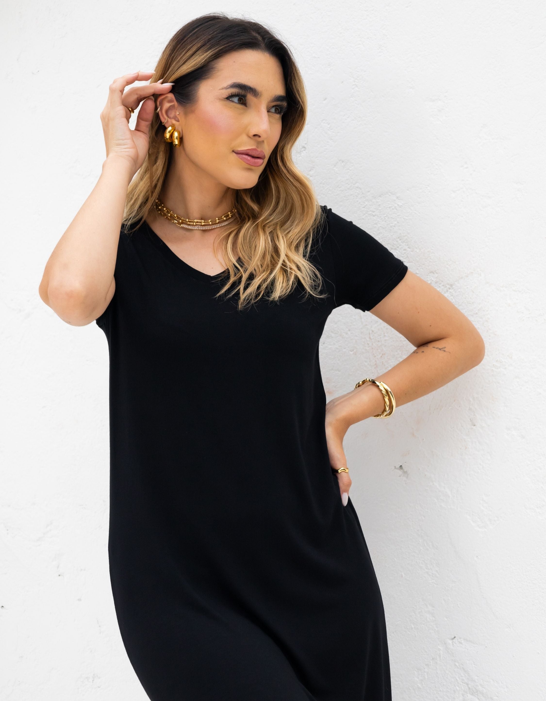 Vestido Midi Malha de Viscose com Mangas e Gola V