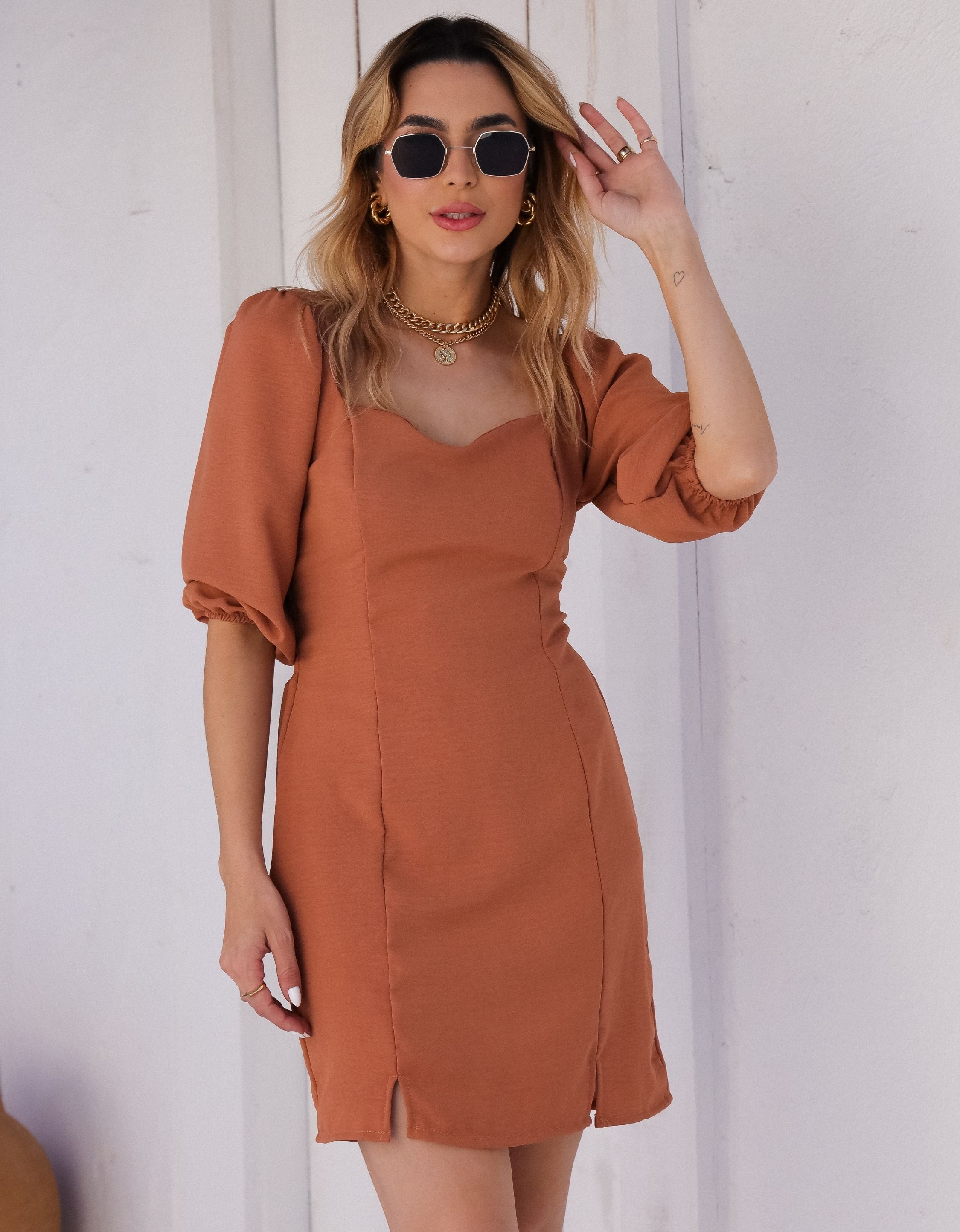 Vestido Curto em Crepe com Mangas 3/4