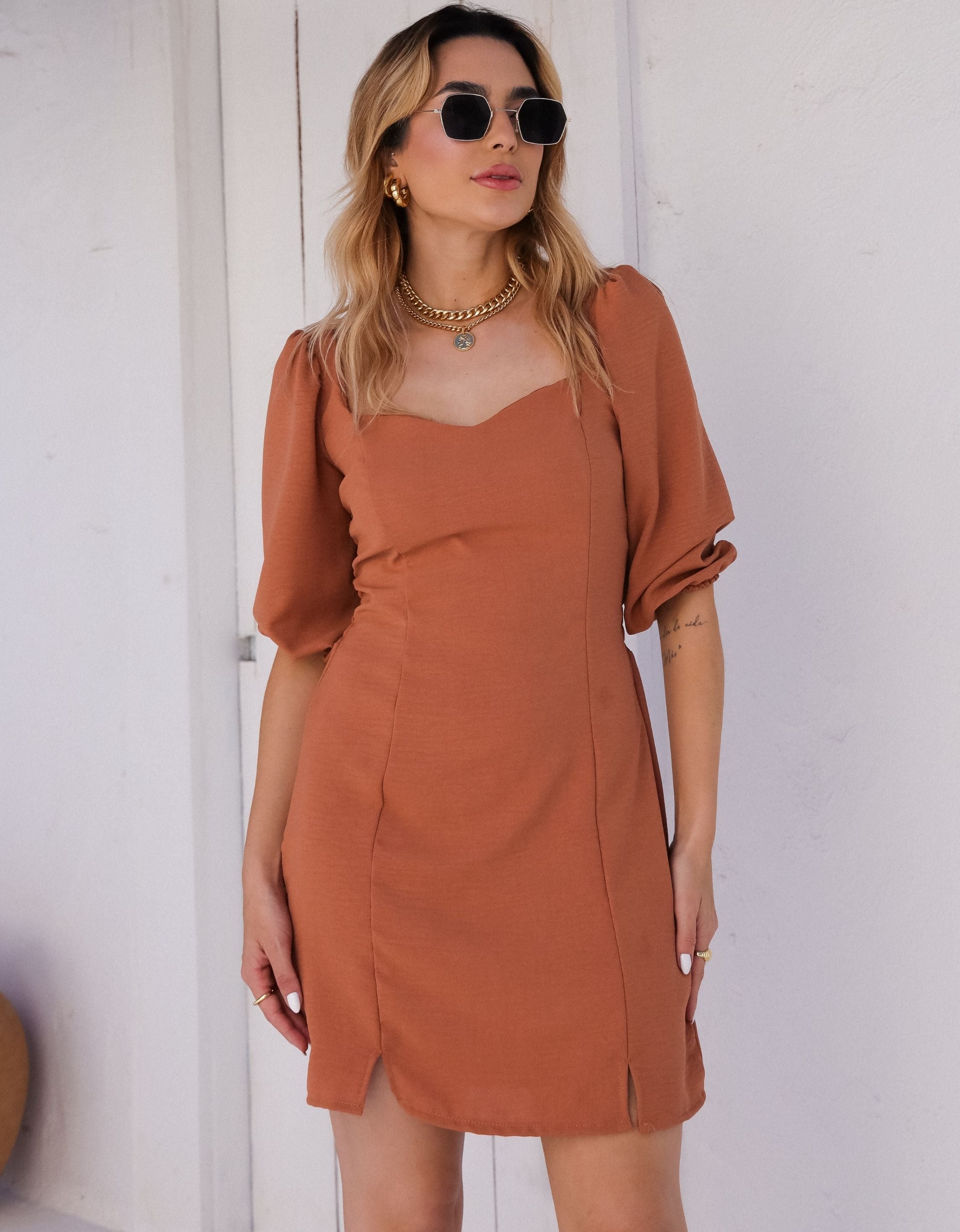 Vestido Curto em Crepe com Mangas 3/4