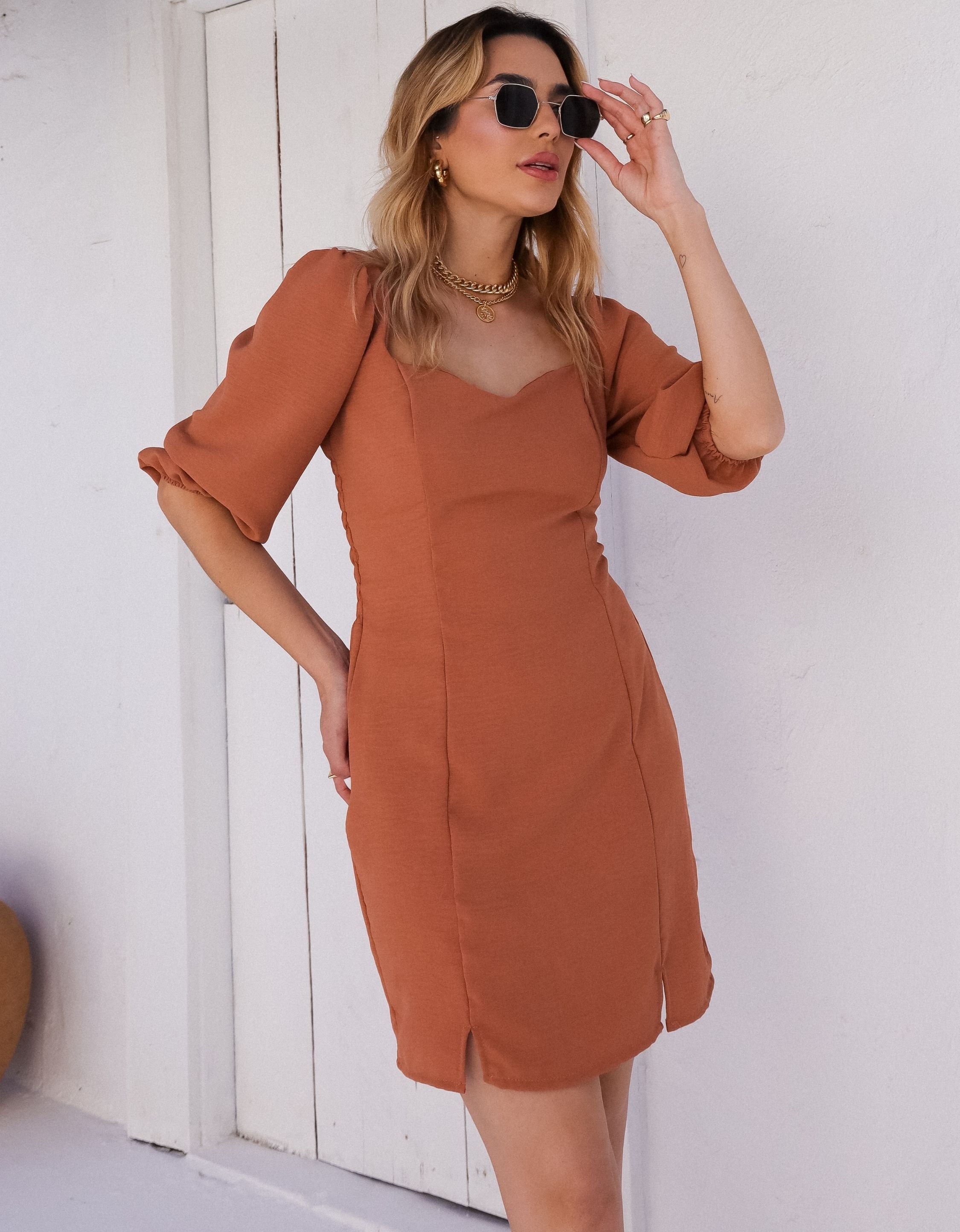 Vestido Curto em Crepe com Mangas 3/4
