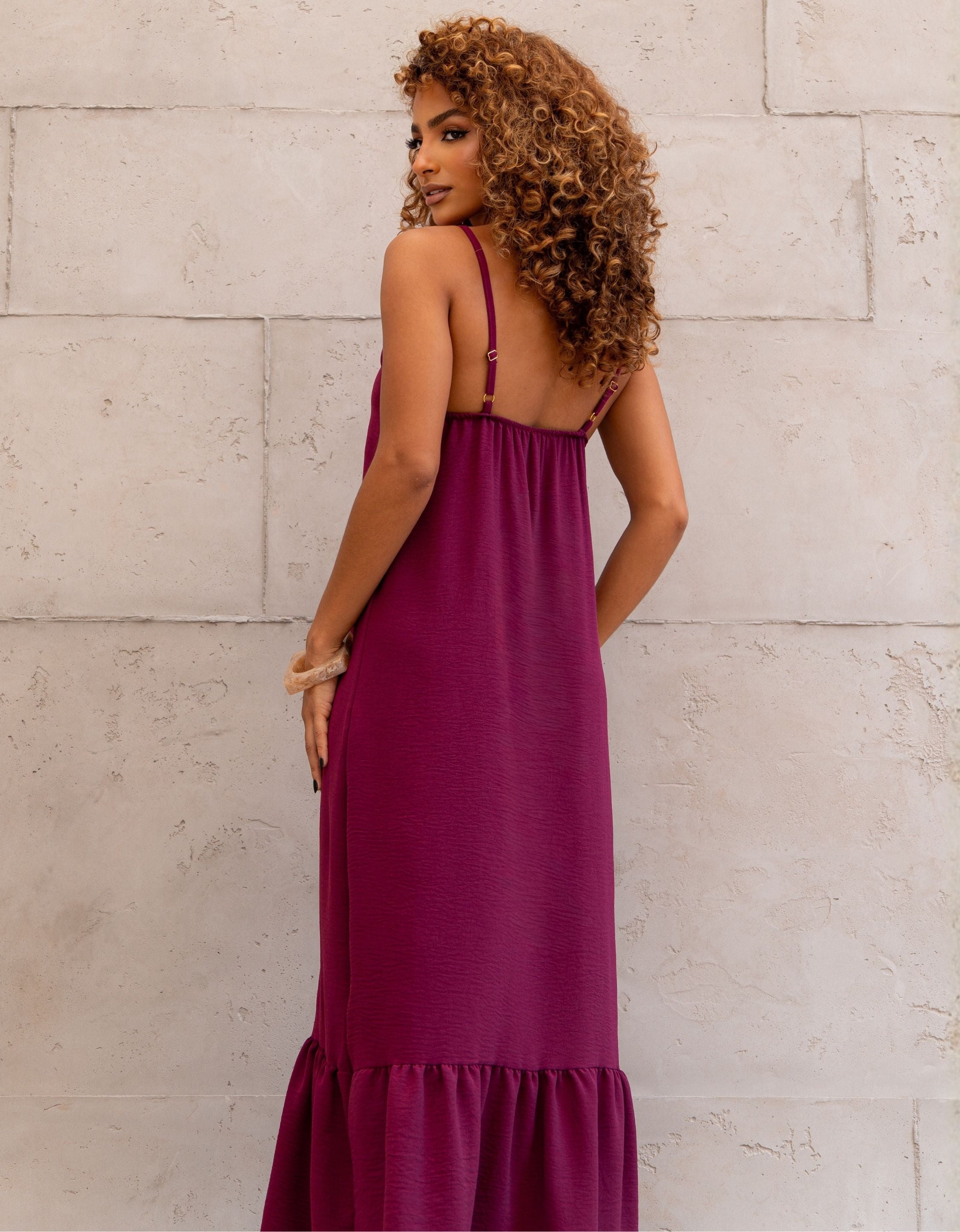 Vestido Longo em Crepe com Alças Reguláveis