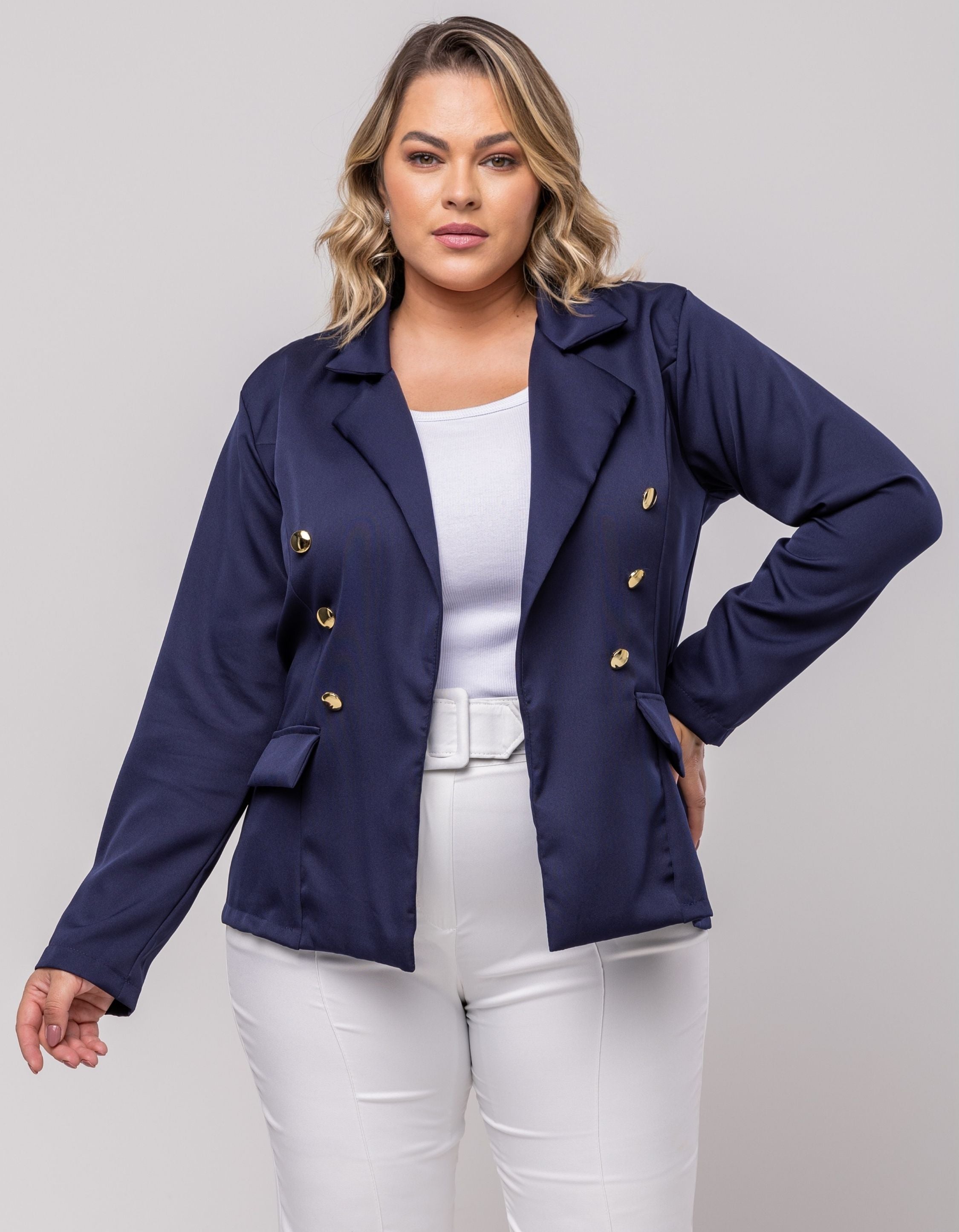 Blazer Plus Size Em Alfaiataria Com Botões