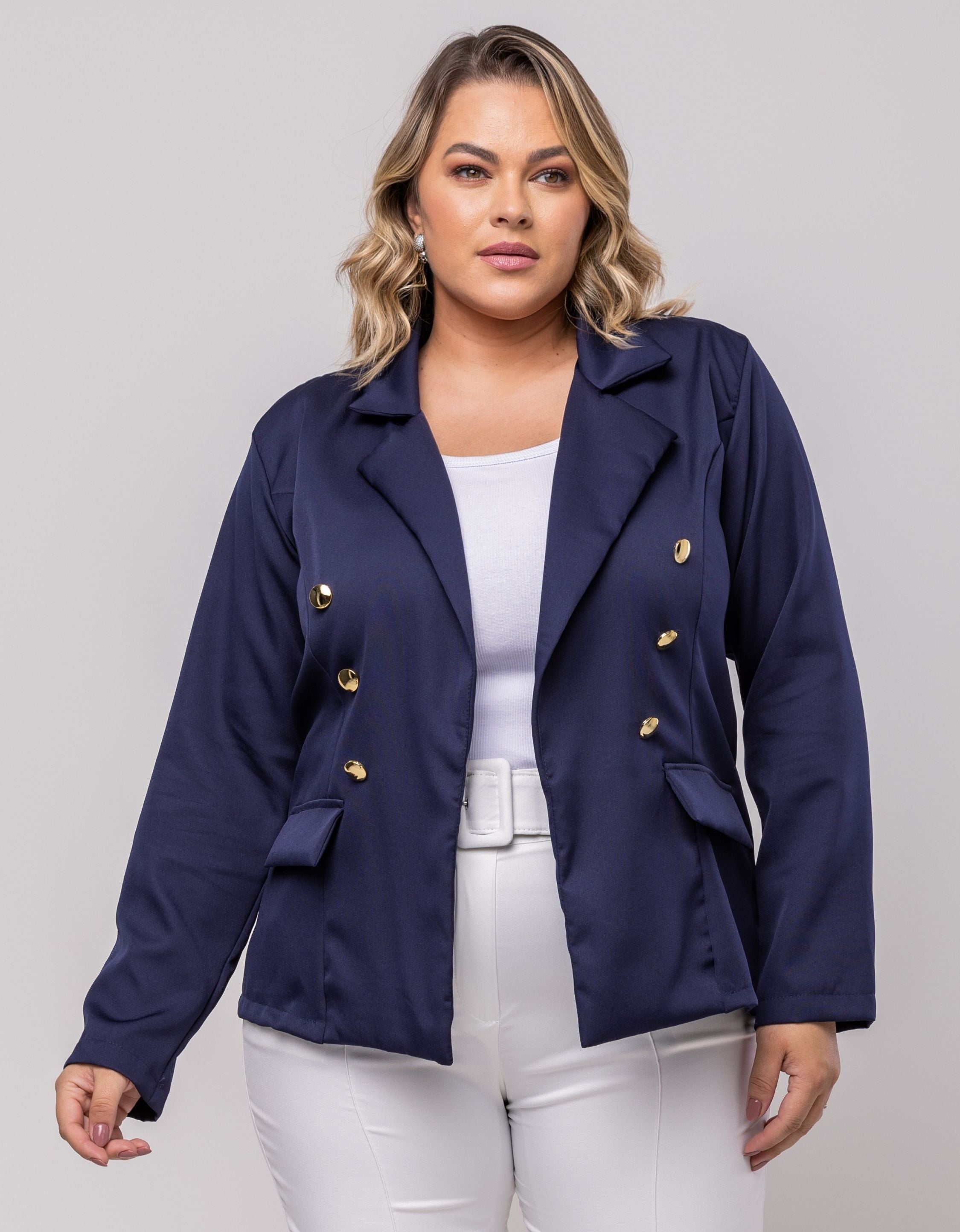 Blazer Plus Size Em Alfaiataria Com Botões